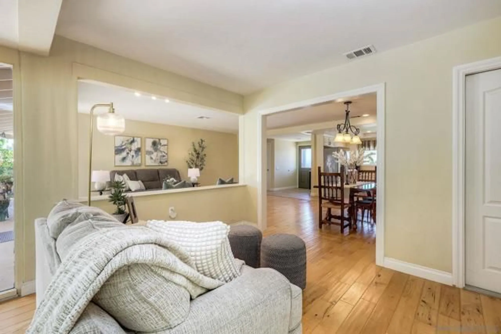 Property Slideshow image 14 of 34 | 12528 niego ln, San Diego, CA, 92128