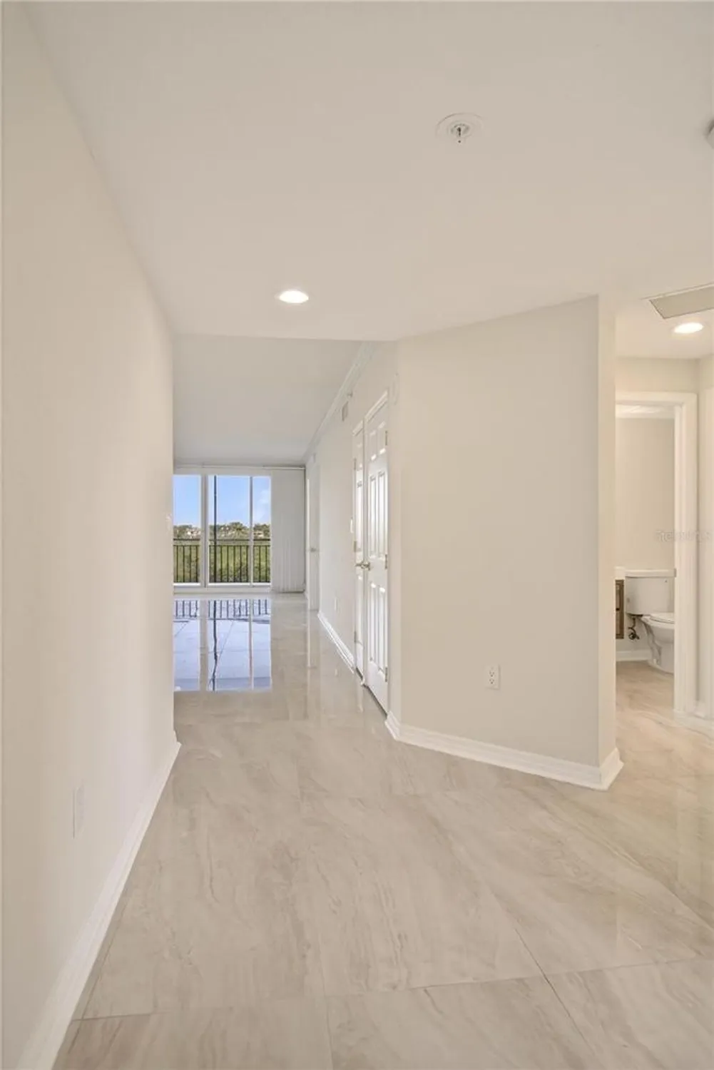 Property Slideshow image 5 of 59 | 5430 eagles point cir 202, Sarasota, FL, 34231