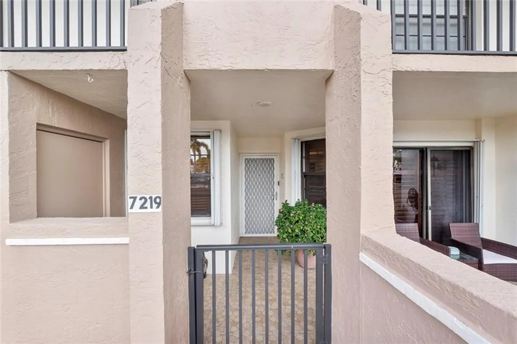 Property Slideshow image 2 of 37 | 7219 fairfax dr 110, Tamarac, FL, 33321