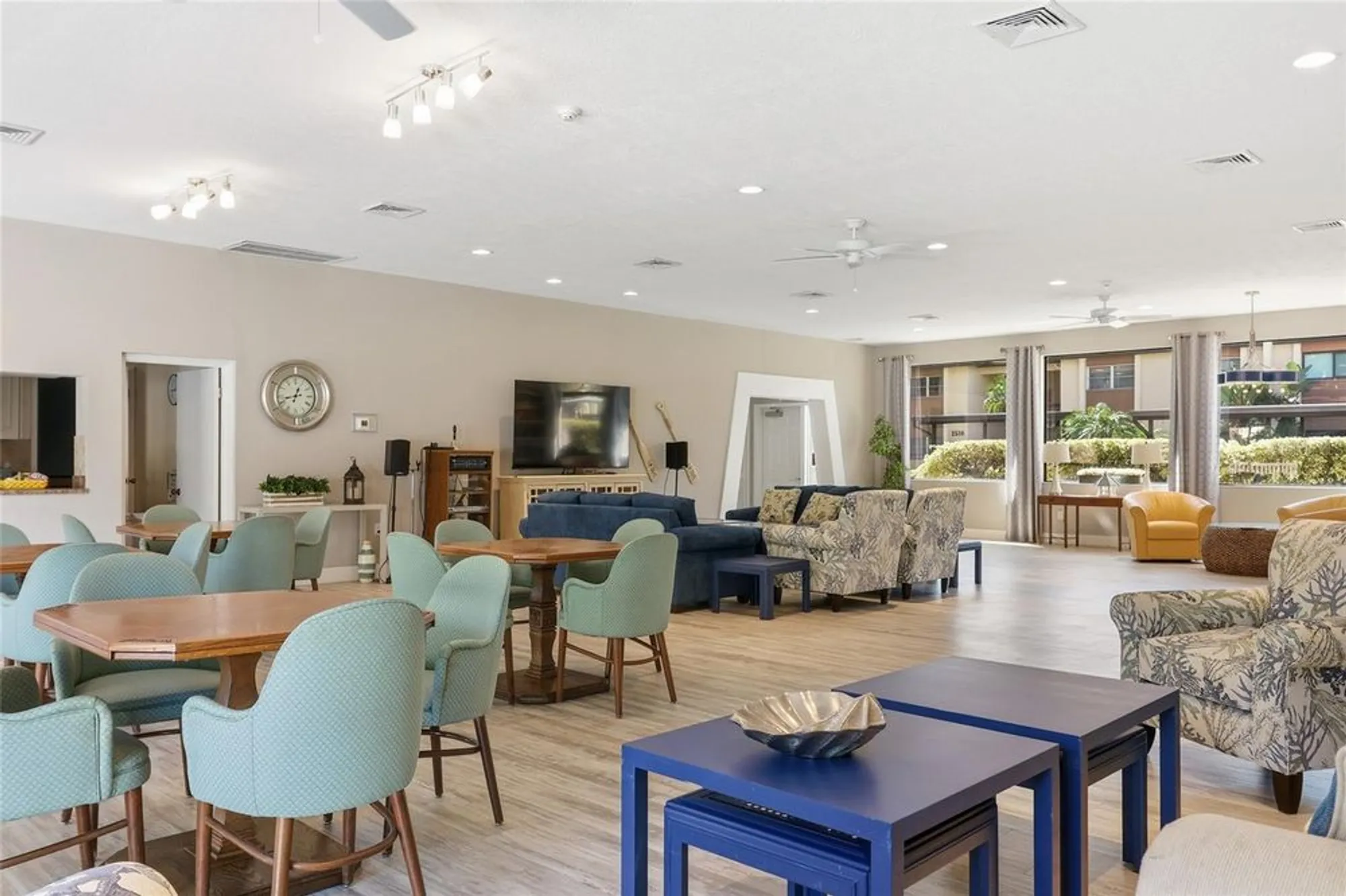 Property Slideshow image 27 of 39 | 2447 clubhouse cir 203, Sarasota, FL, 34232