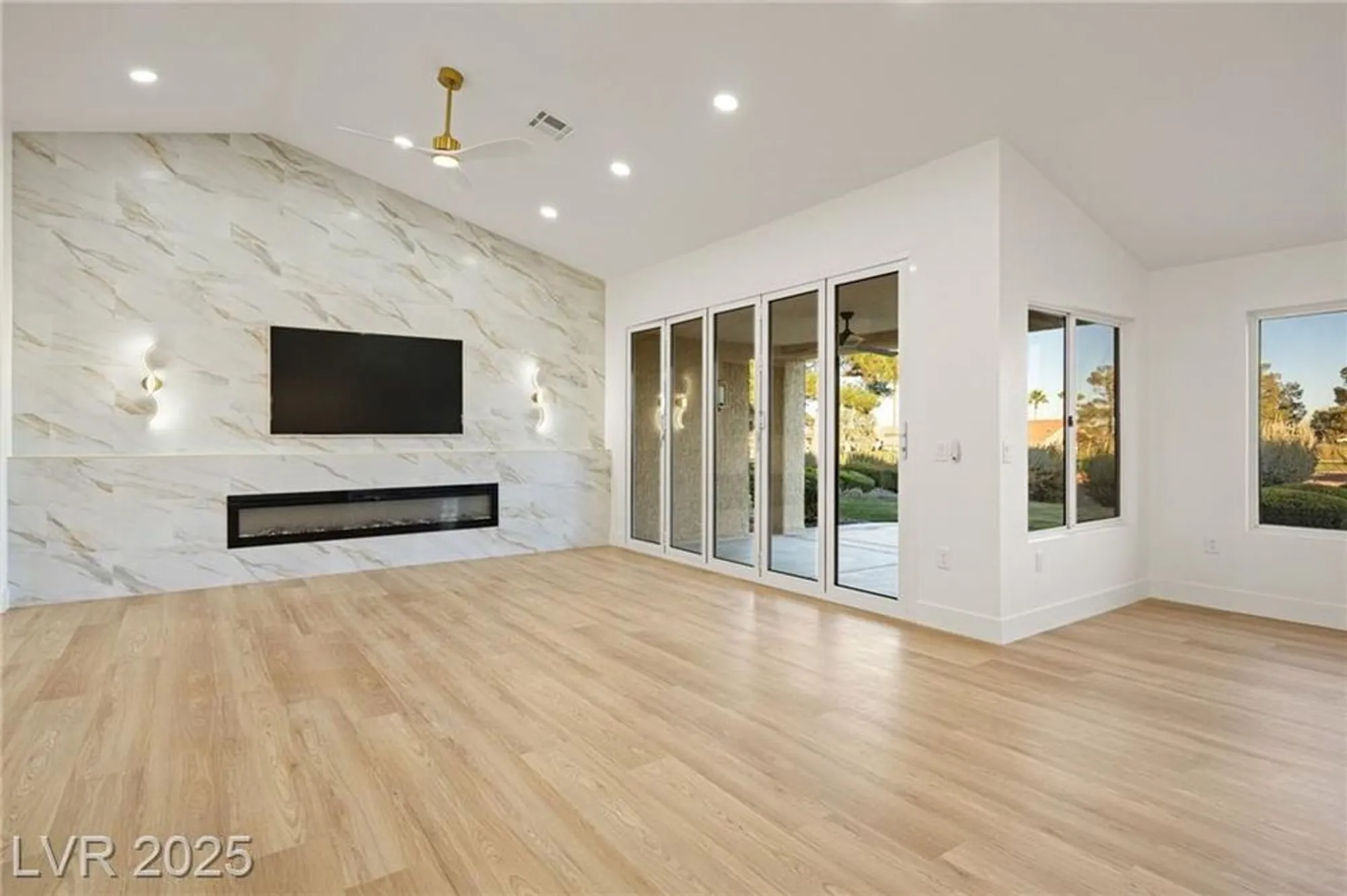 Property Slideshow image 16 of 44 | 2808 crown ridge dr, Las Vegas, NV, 89134