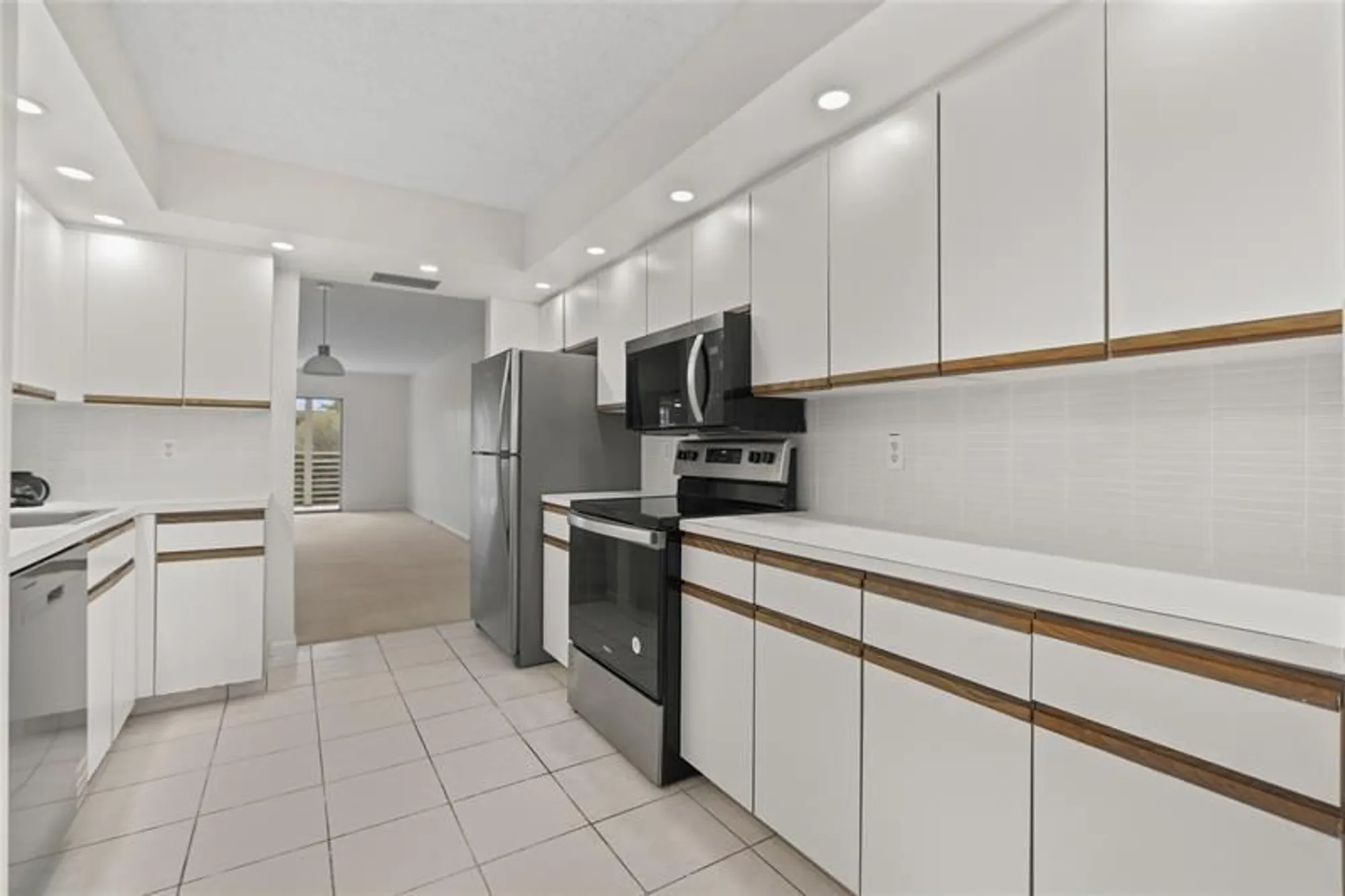 Property Slideshow image 11 of 29 | 1801 eleuthera pt j3, Coconut Creek, FL, 33066