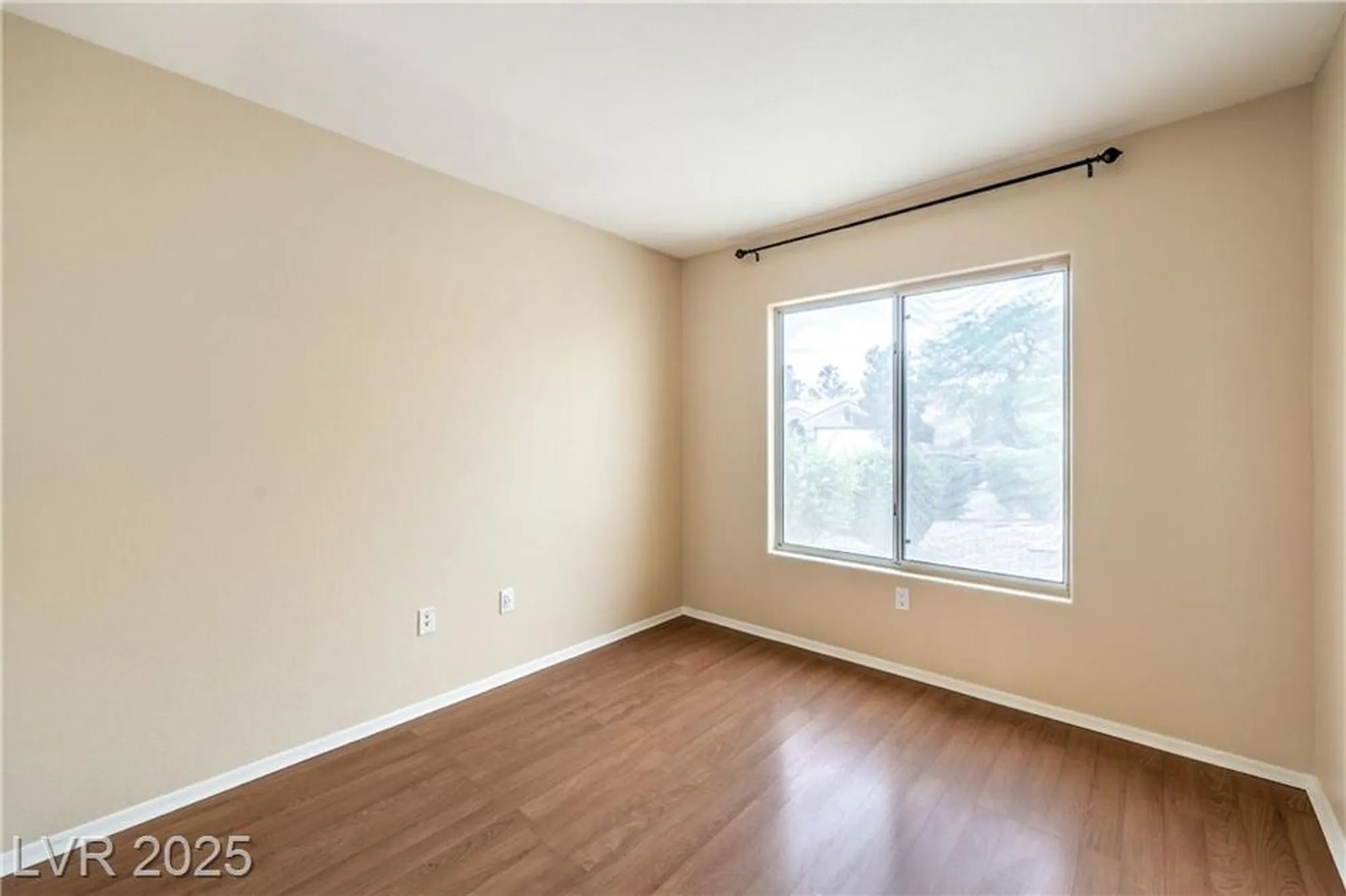 Property Slideshow image 19 of 39 | 9948 bundella dr, Las Vegas, NV, 89134