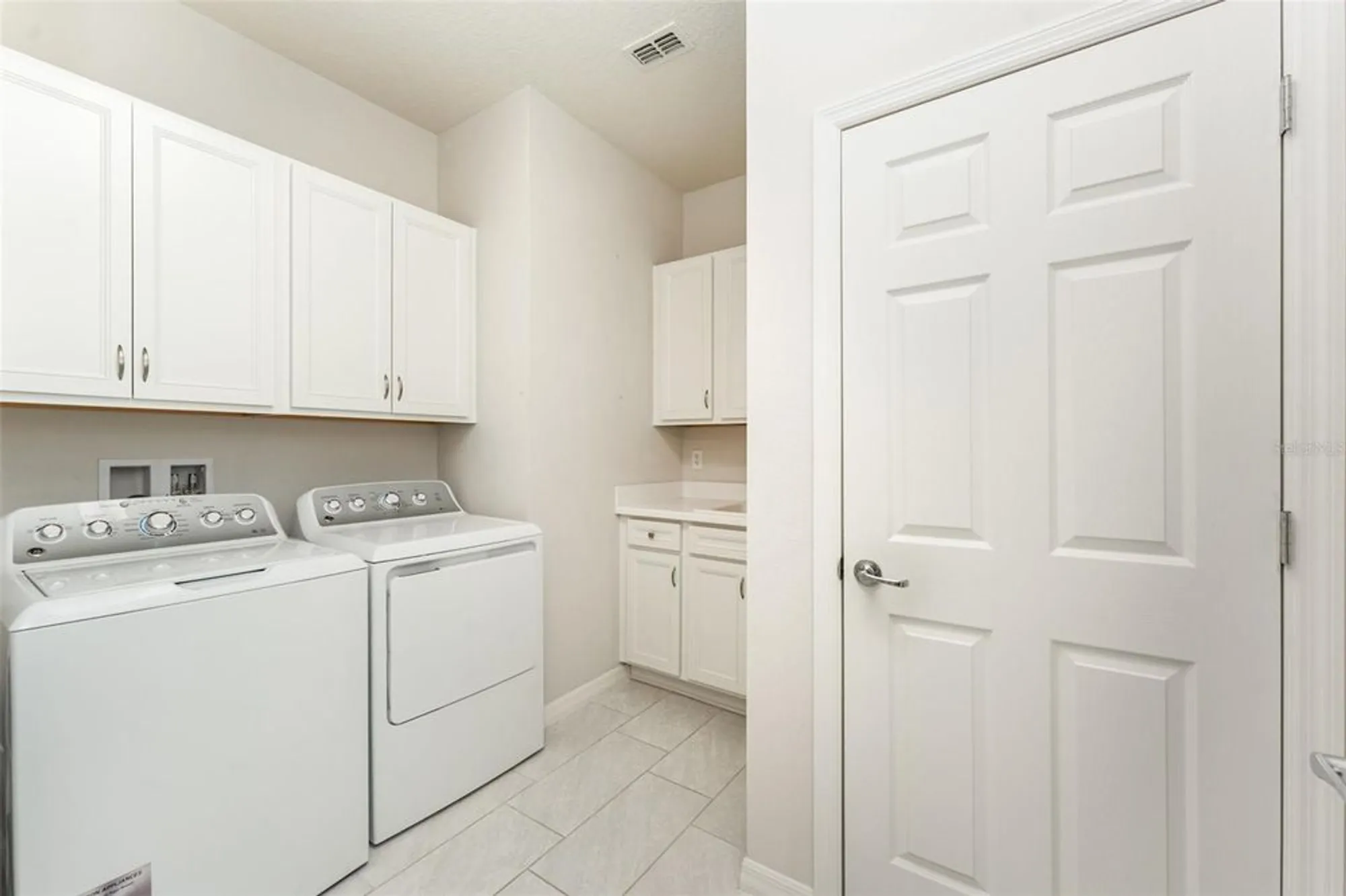 Property Slideshow image 21 of 53 | 409 almansa st, Davenport, FL, 33837