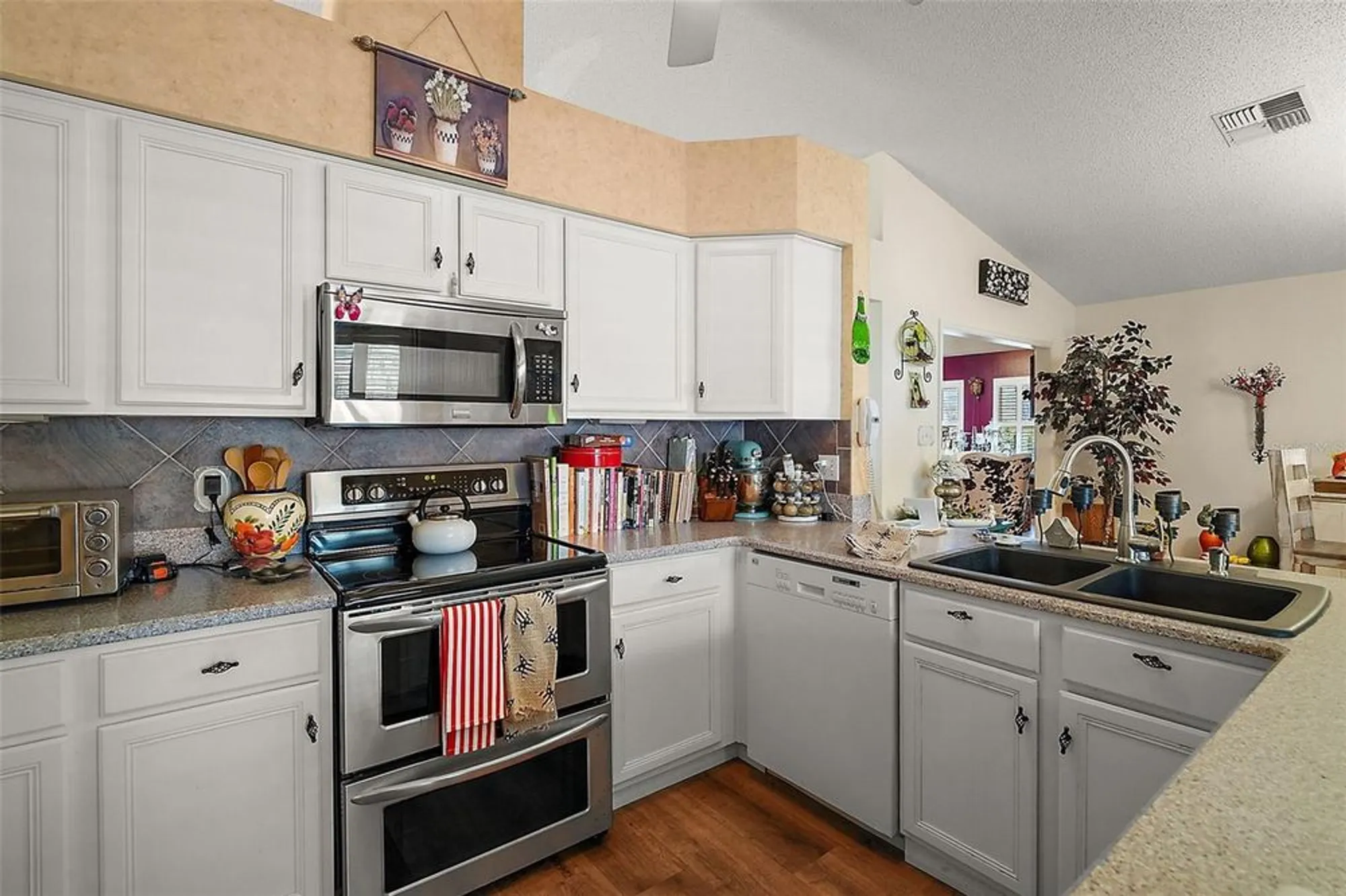 Property Slideshow image 11 of 29 | 25102 meriweather rd, Leesburg, FL, 34748