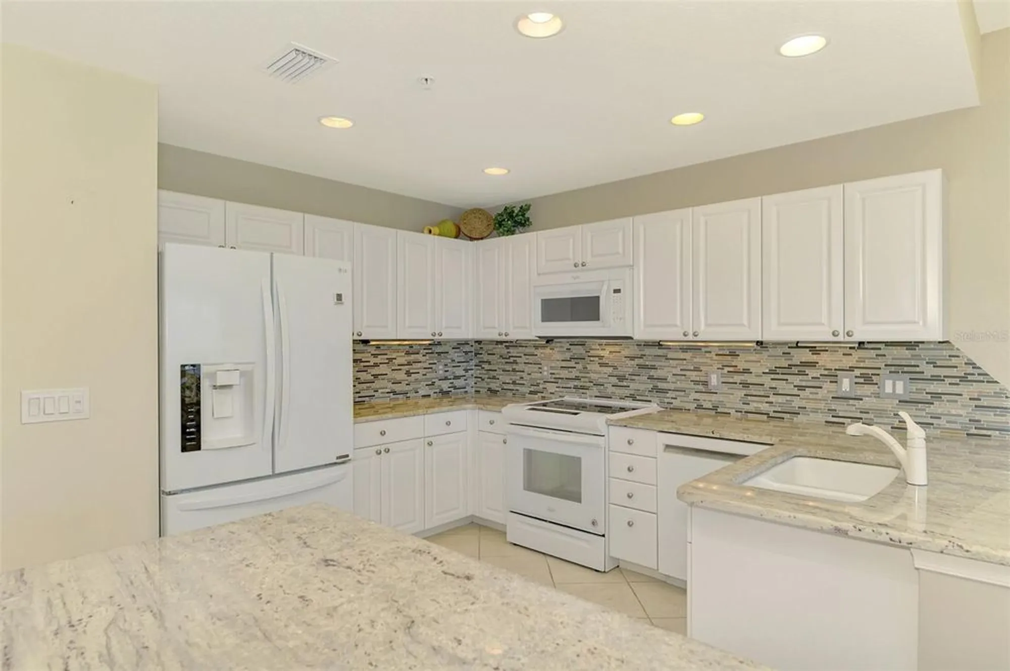Property Slideshow image 13 of 82 | 4692 club dr # 101, Port Charlotte, FL, 33953