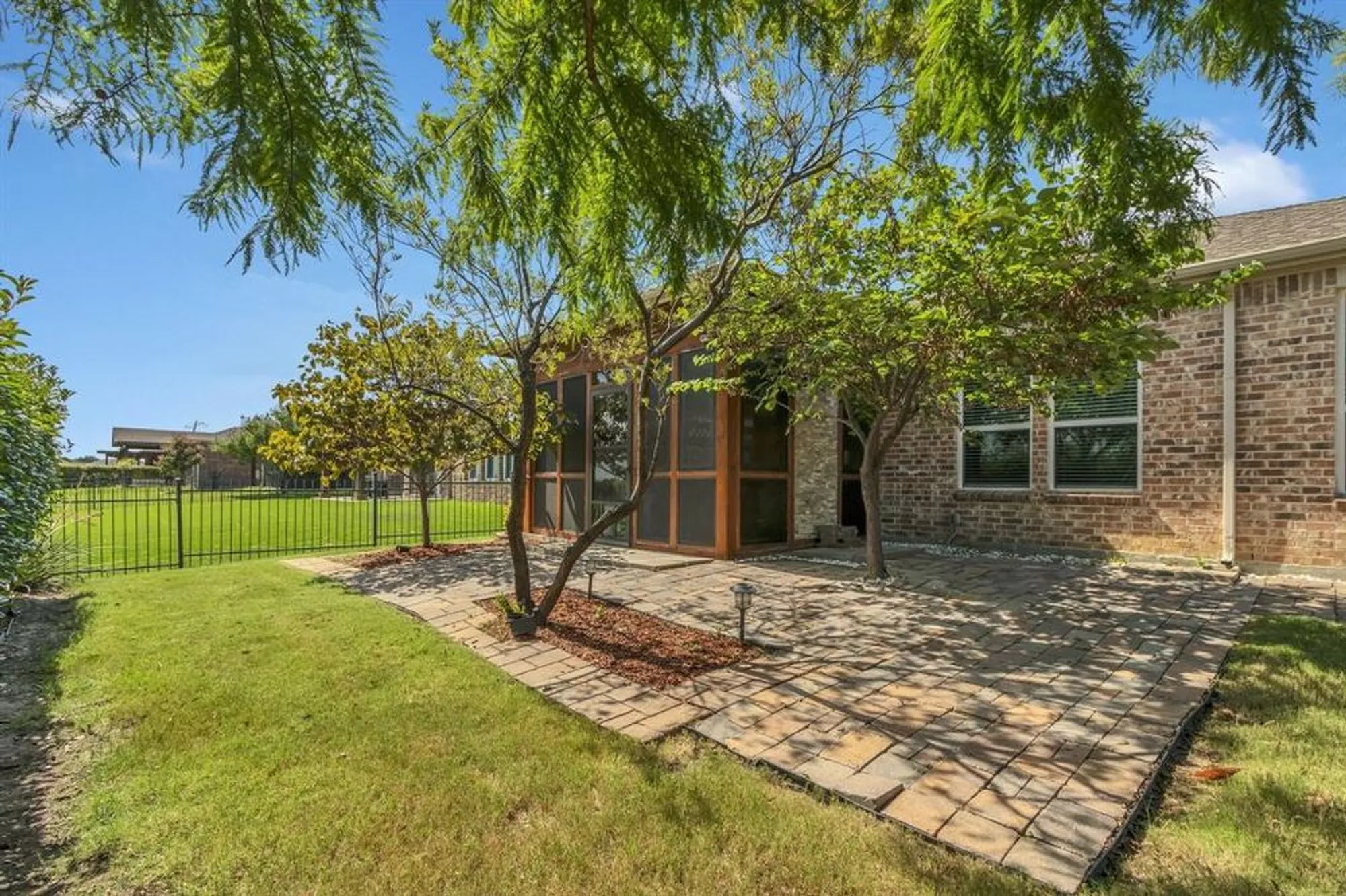 Property Slideshow image 26 of 39 | 305 balboa ct, Frisco, TX, 75036