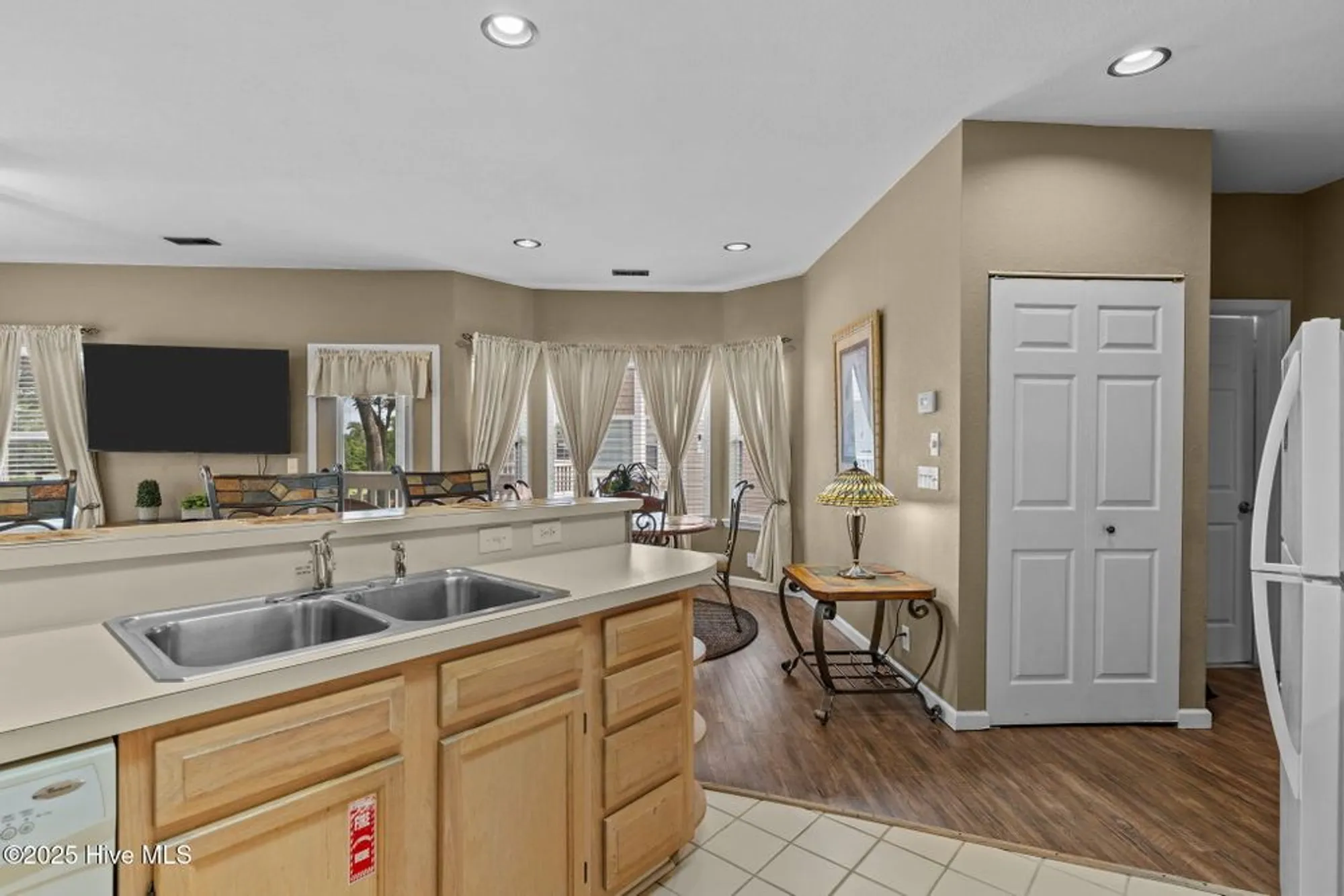 Property Slideshow image 15 of 60 | 213 kings trl 1004, Sunset Beach, NC, 28468