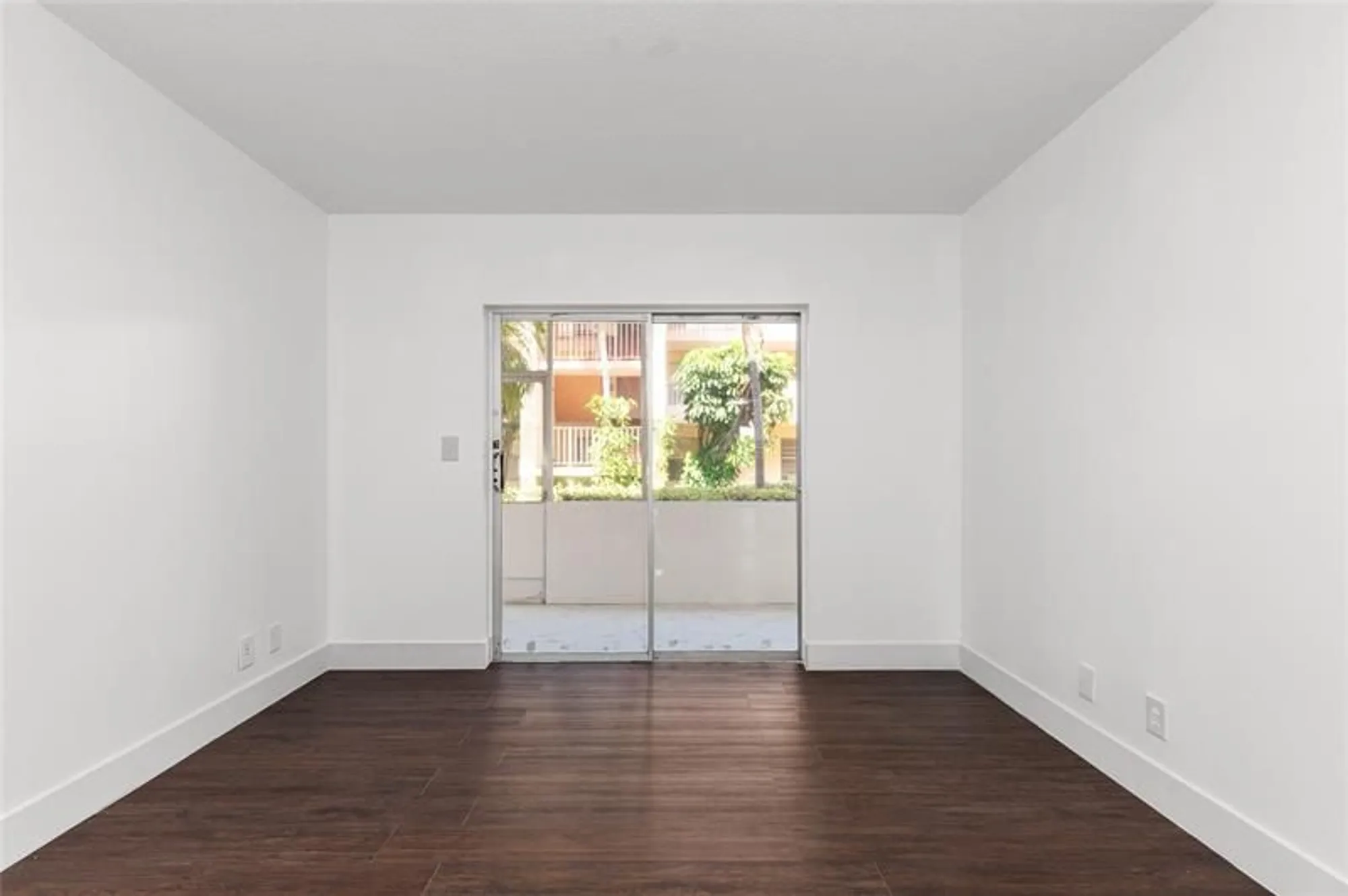 Property Slideshow image 19 of 39 | 3081 nw 47th ter 107, Lauderdale Lakes, FL, 33313