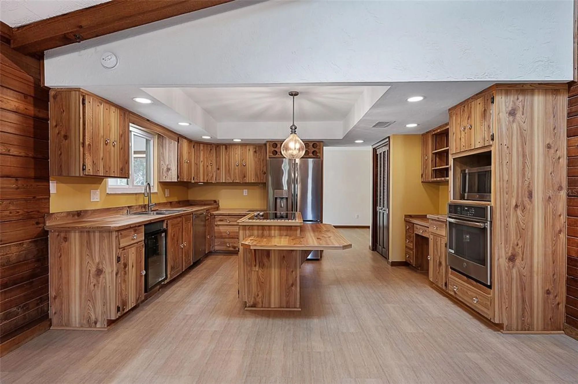 Property Slideshow image 16 of 48 | 521 pelican bay dr, Daytona Beach, FL, 32119