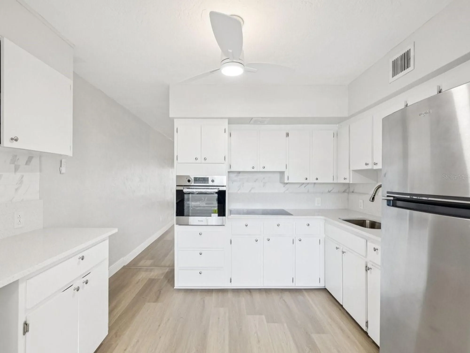 Property Slideshow image 12 of 65 | 2433 brazilia dr apt 43, Clearwater, FL, 33763