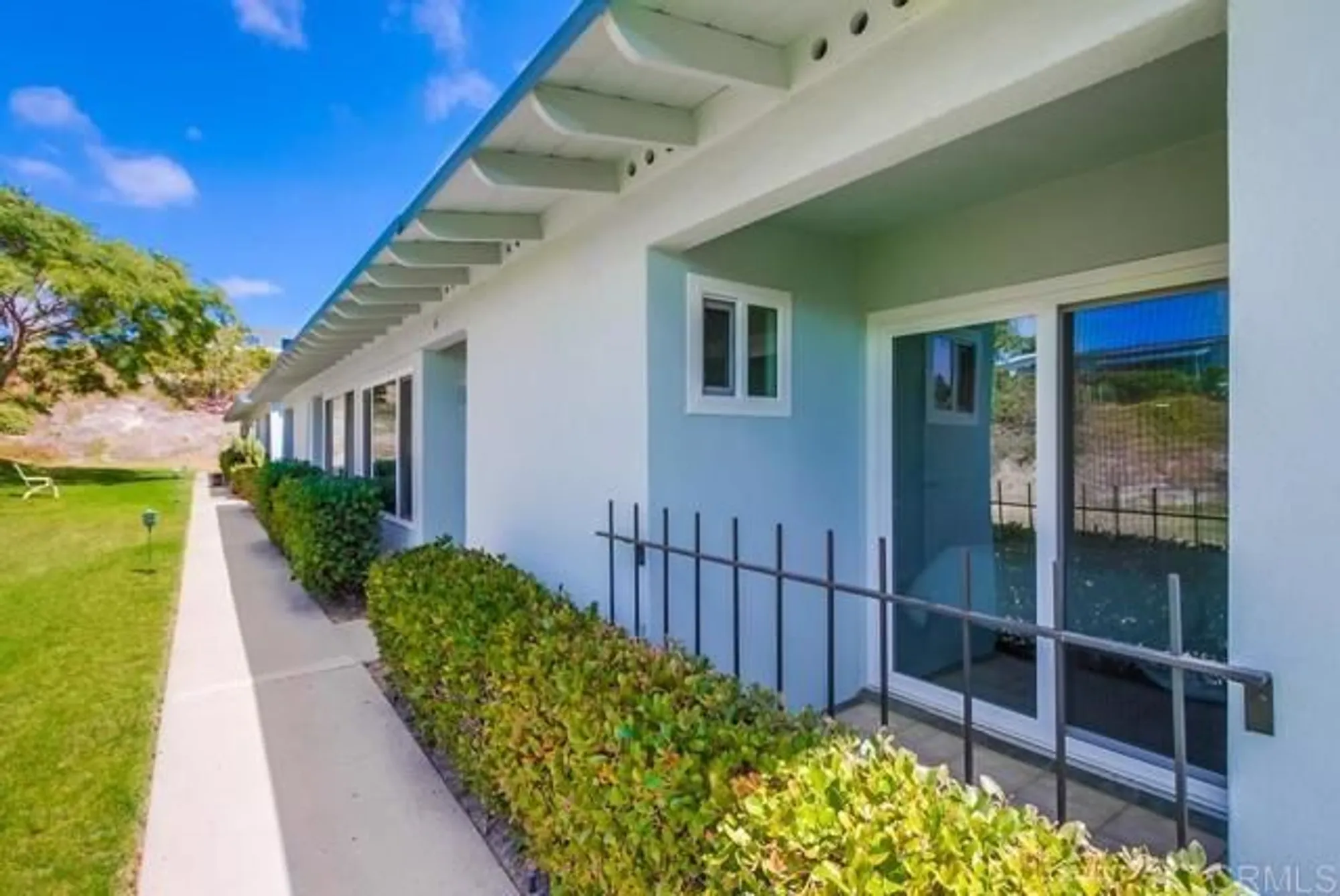 Property Slideshow image 9 of 39 | 3839 vista campana 6, Oceanside, CA, 92057