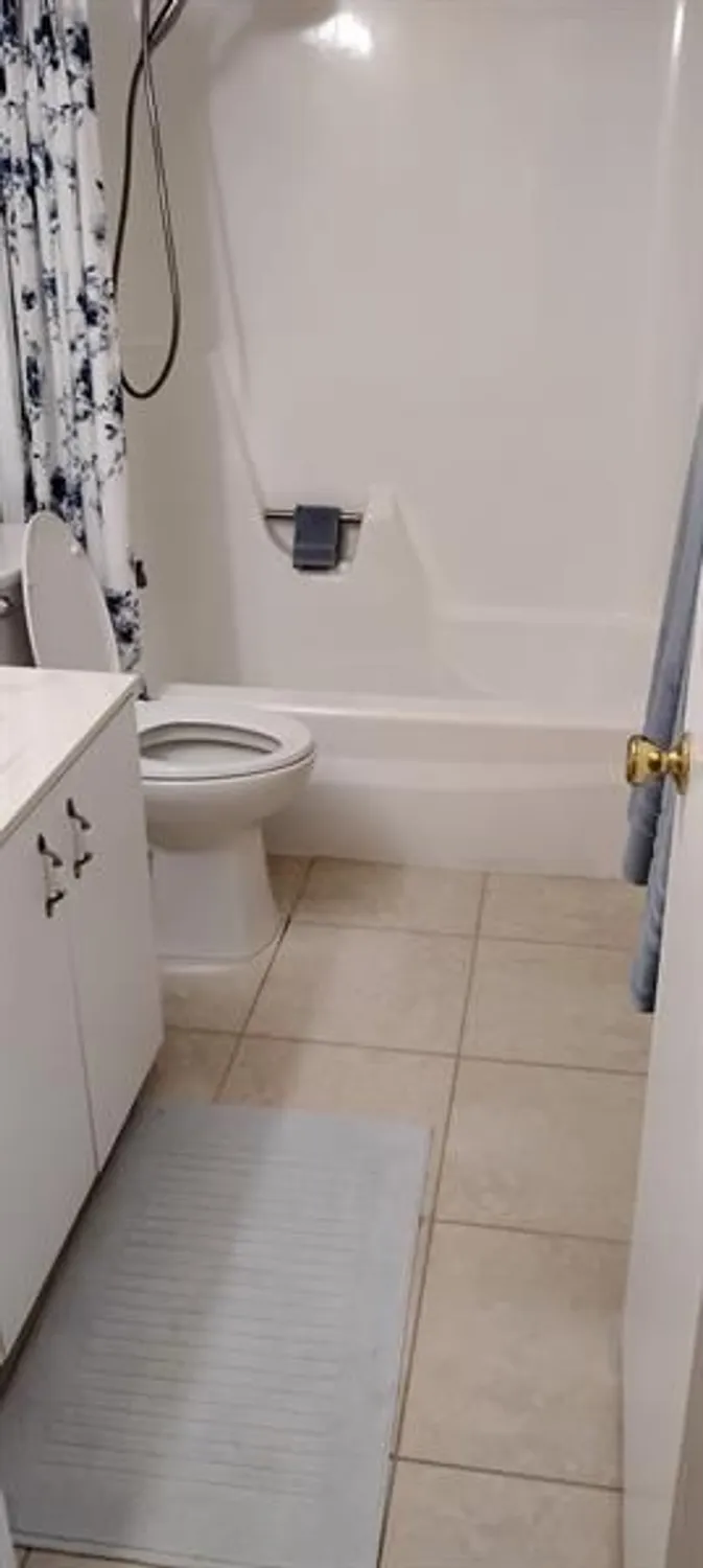 Property Slideshow image 7 of 10 | 230 ne 26th ave apt 103, Boynton Beach, FL, 33435