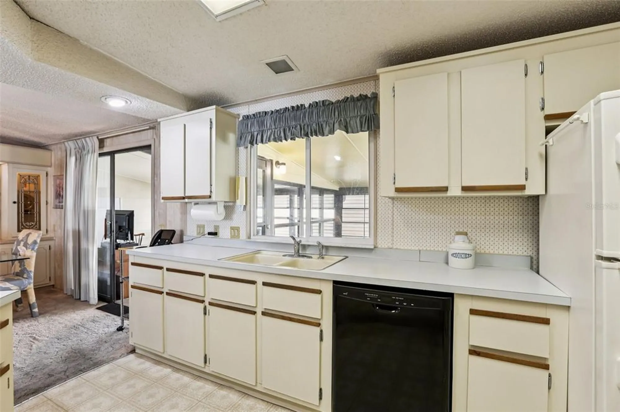 Property Slideshow image 13 of 42 | 4933 colonnades cir, Lakeland, FL, 33811