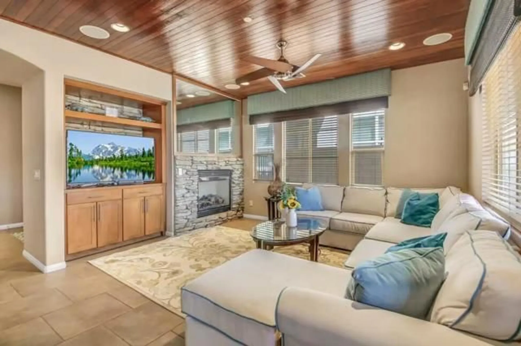 Property Slideshow image 9 of 36 | 43157 armonia ct, Indio, CA, 92203