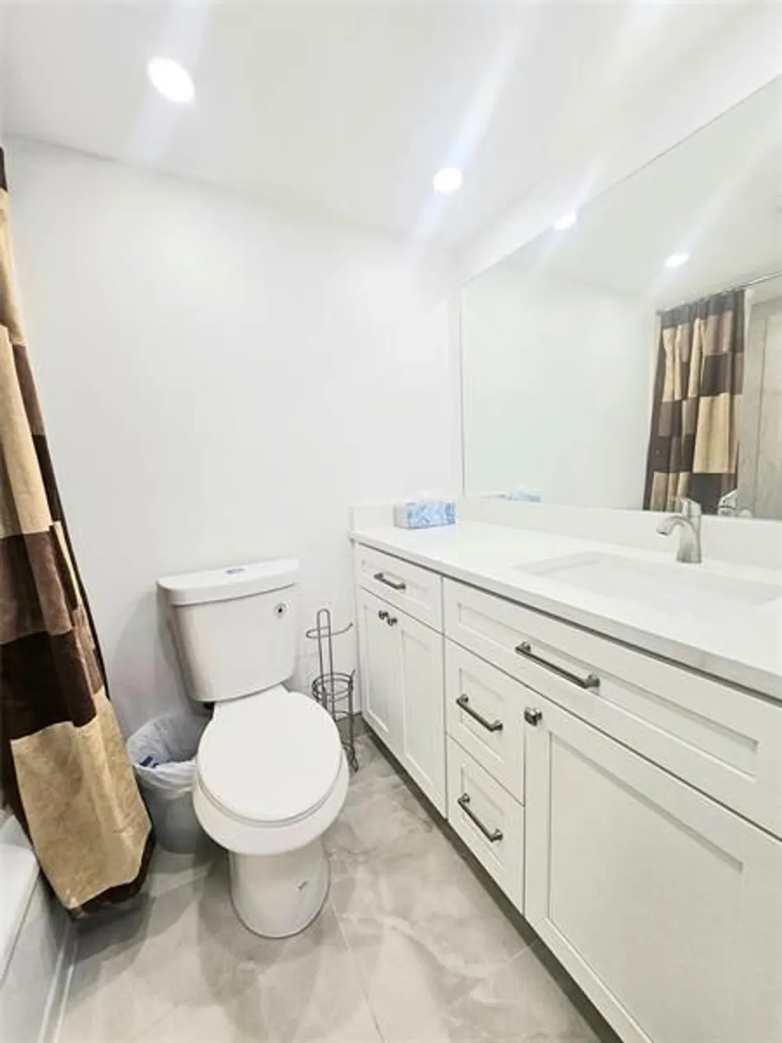 Property Slideshow image 9 of 12 | 5860 nw 44th st 412, Lauderhill, FL, 33319