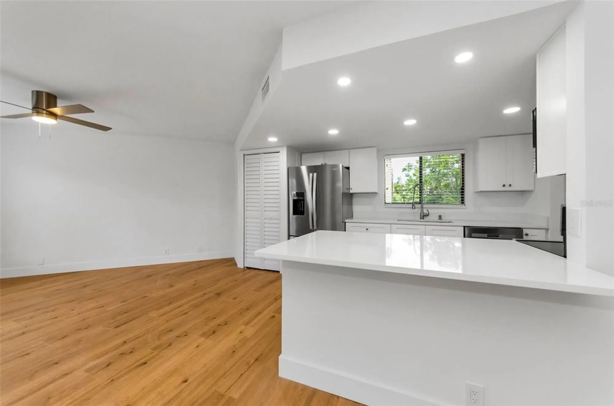 Property Slideshow image 12 of 47 | 3062 eastland blvd unit 308, Clearwater, FL, 33761