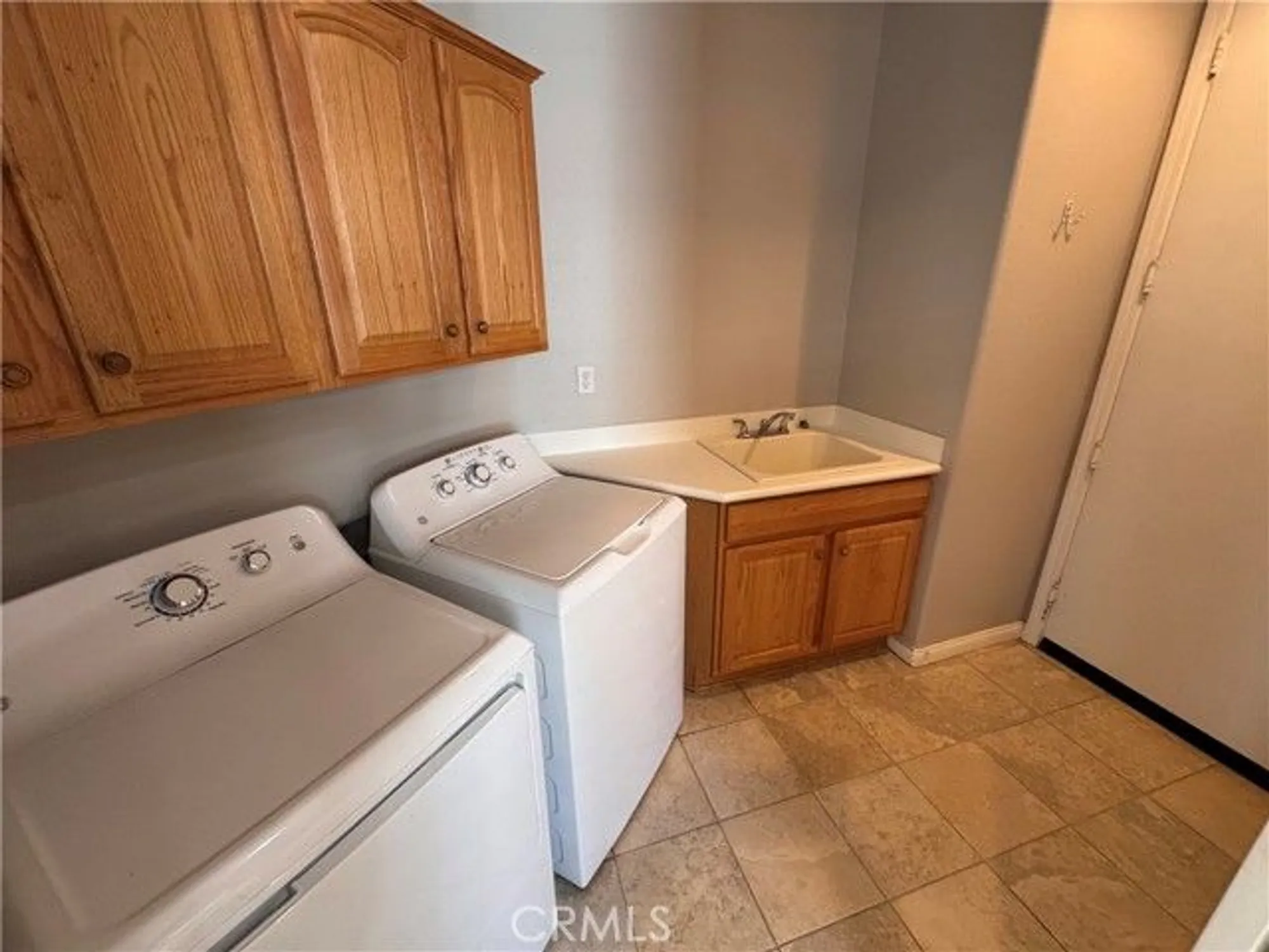 Property Slideshow image 12 of 24 | 11115 sun river ct, Apple Valley, CA, 92308