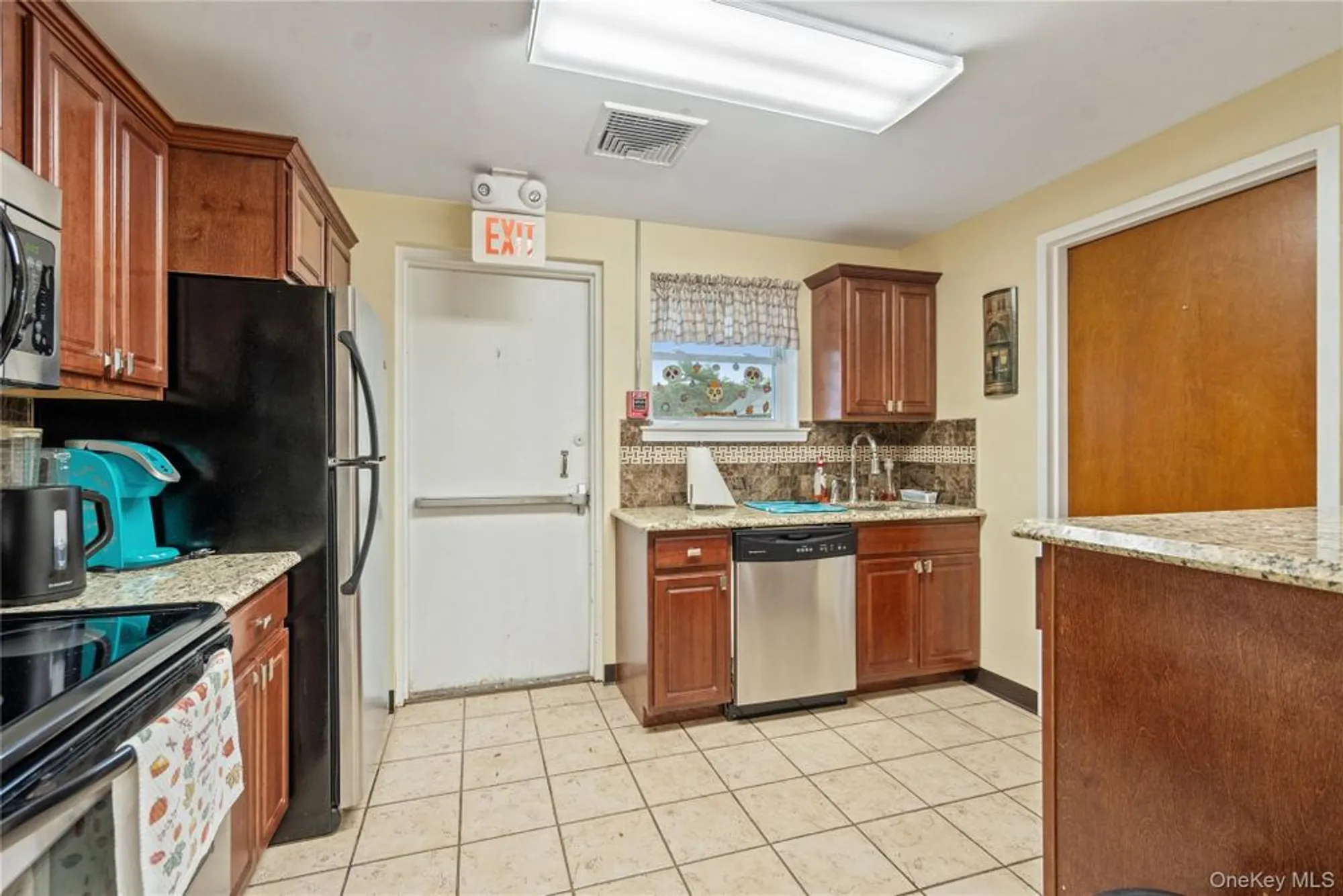 Property Slideshow image 24 of 29 | 53 freedom ln, Coram, NY, 11727