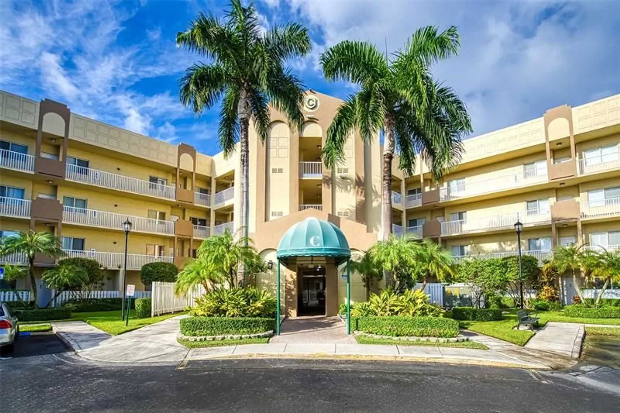 Property Slideshow image 1 of 37 | 7635 southampton ter 402, Tamarac, FL, 33321