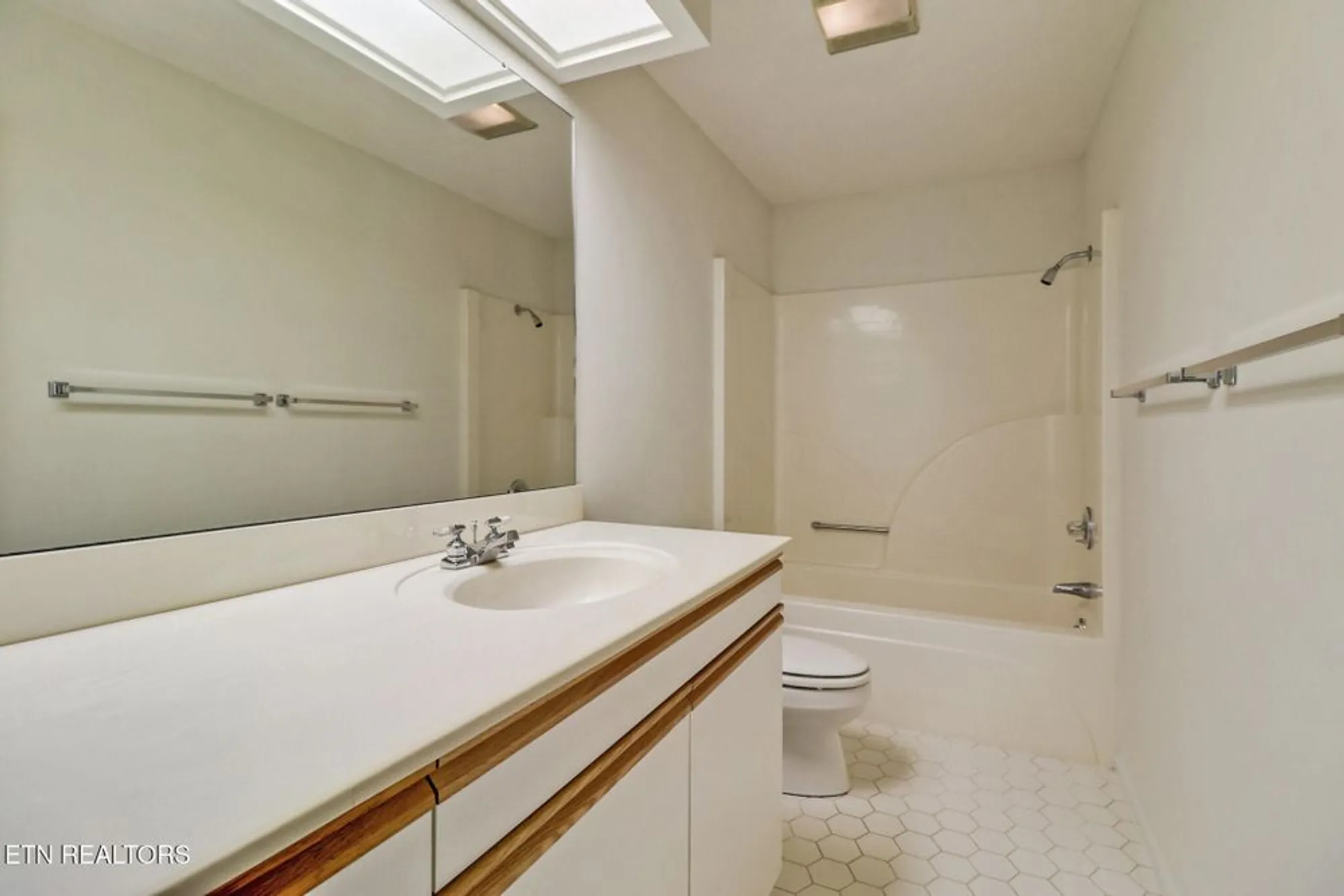 Property Slideshow image 26 of 39 | 151 saint george dr, Crossville, TN, 38558