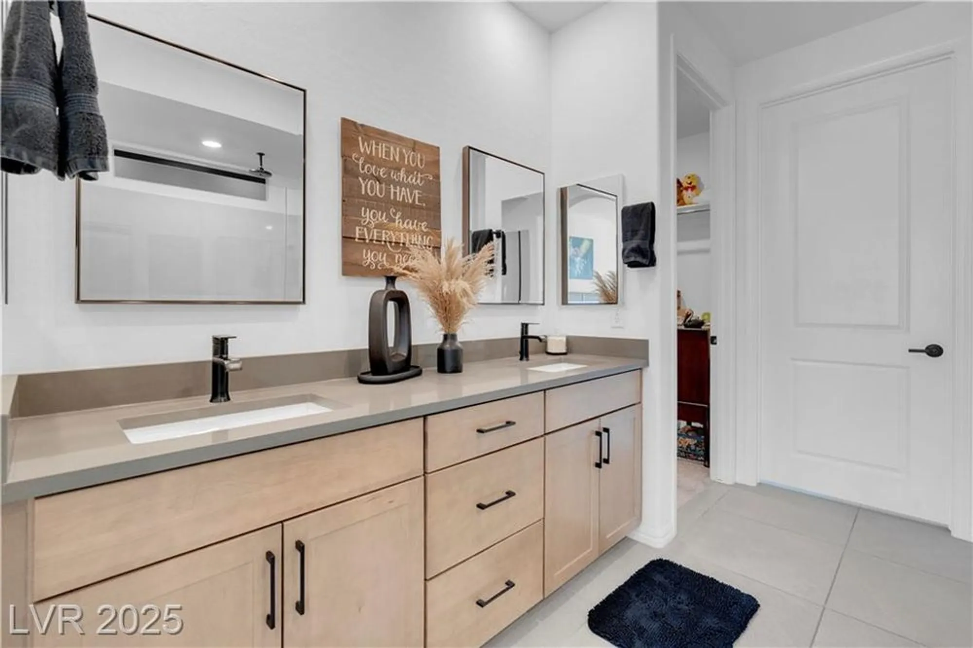 Property Slideshow image 27 of 69 | 124 lake oasis st, Henderson, NV, 89011