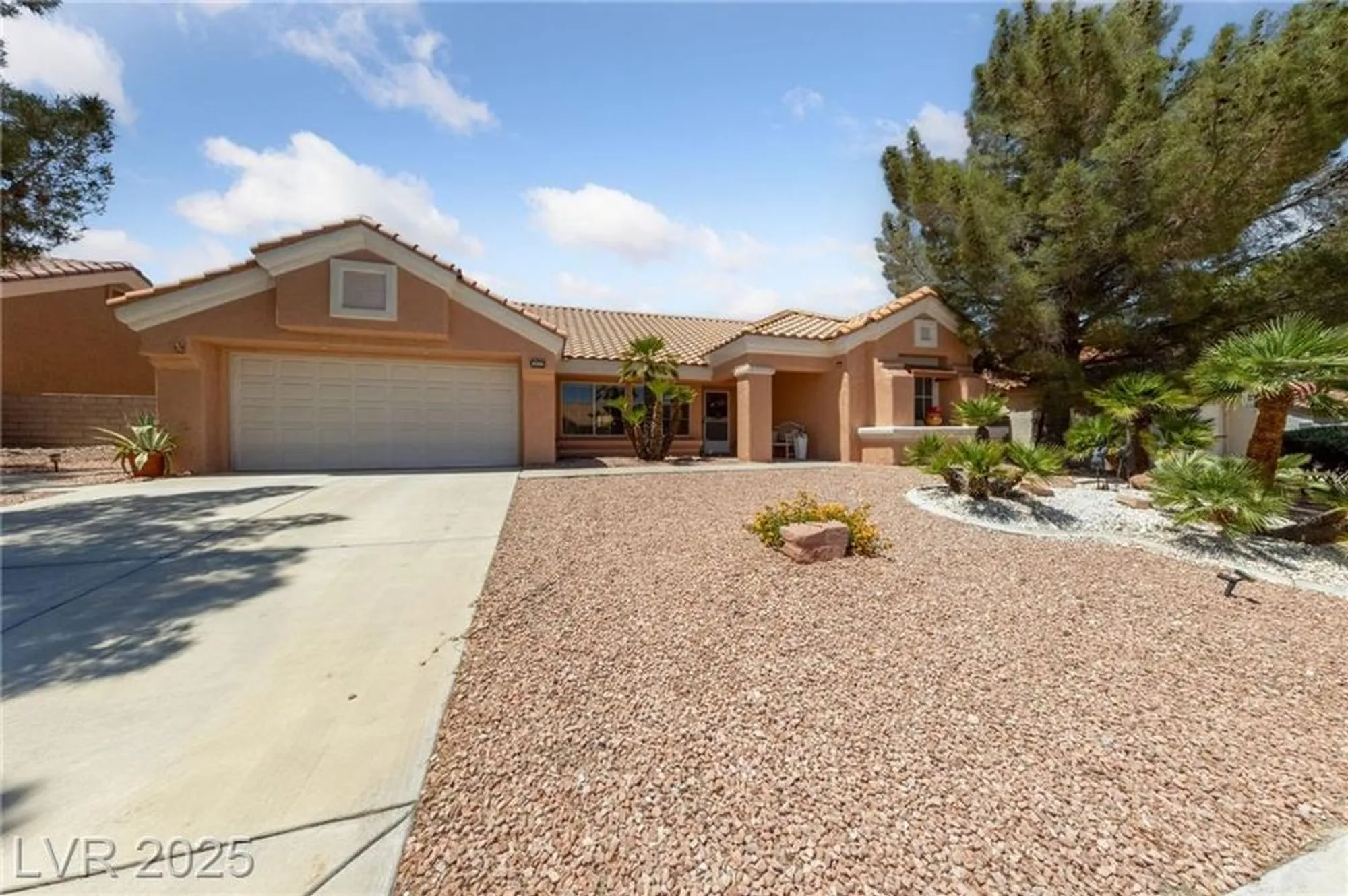Property Slideshow image 30 of 72 | 2925 lotus hill dr, Las Vegas, NV, 89134