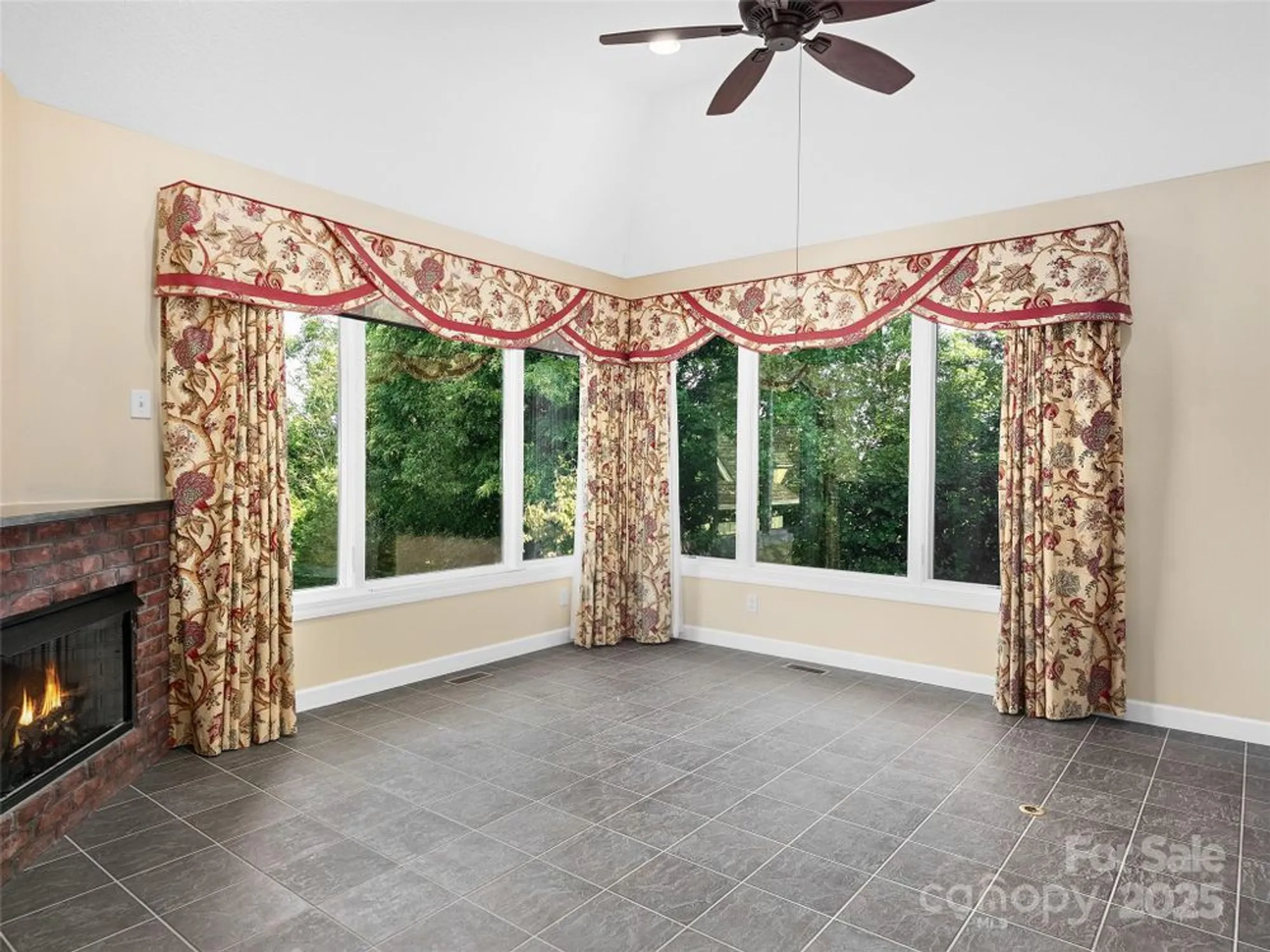 Property Slideshow image 11 of 35 | 54 deep valley ln, Hendersonville, NC, 28791
