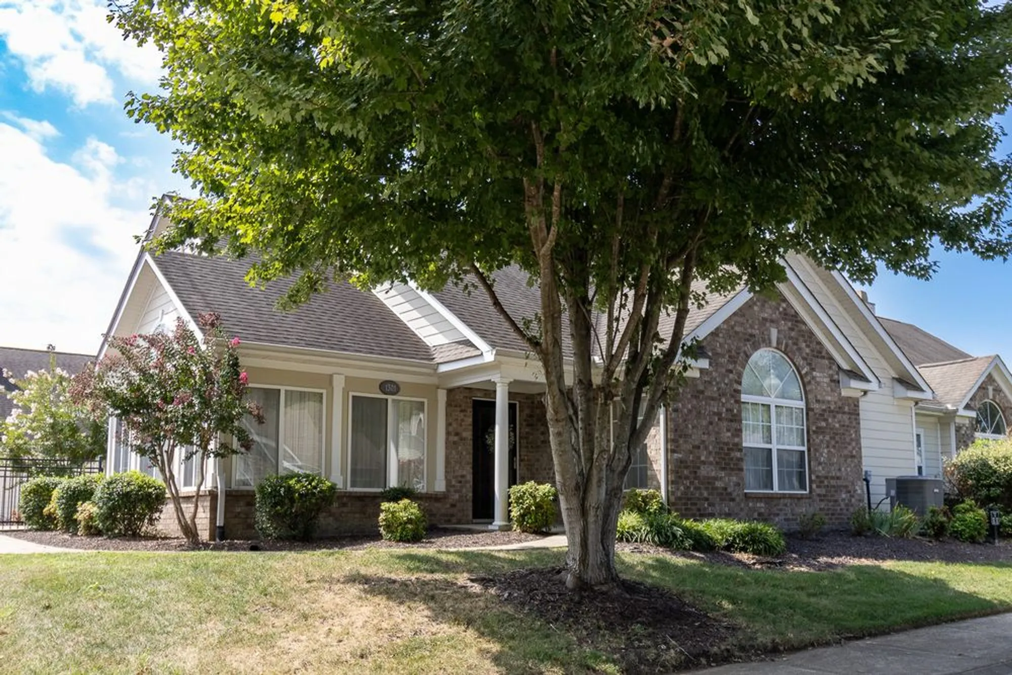 Property Slideshow image 5 of 29 | 825 s browns ln 1301, Gallatin, TN, 37066