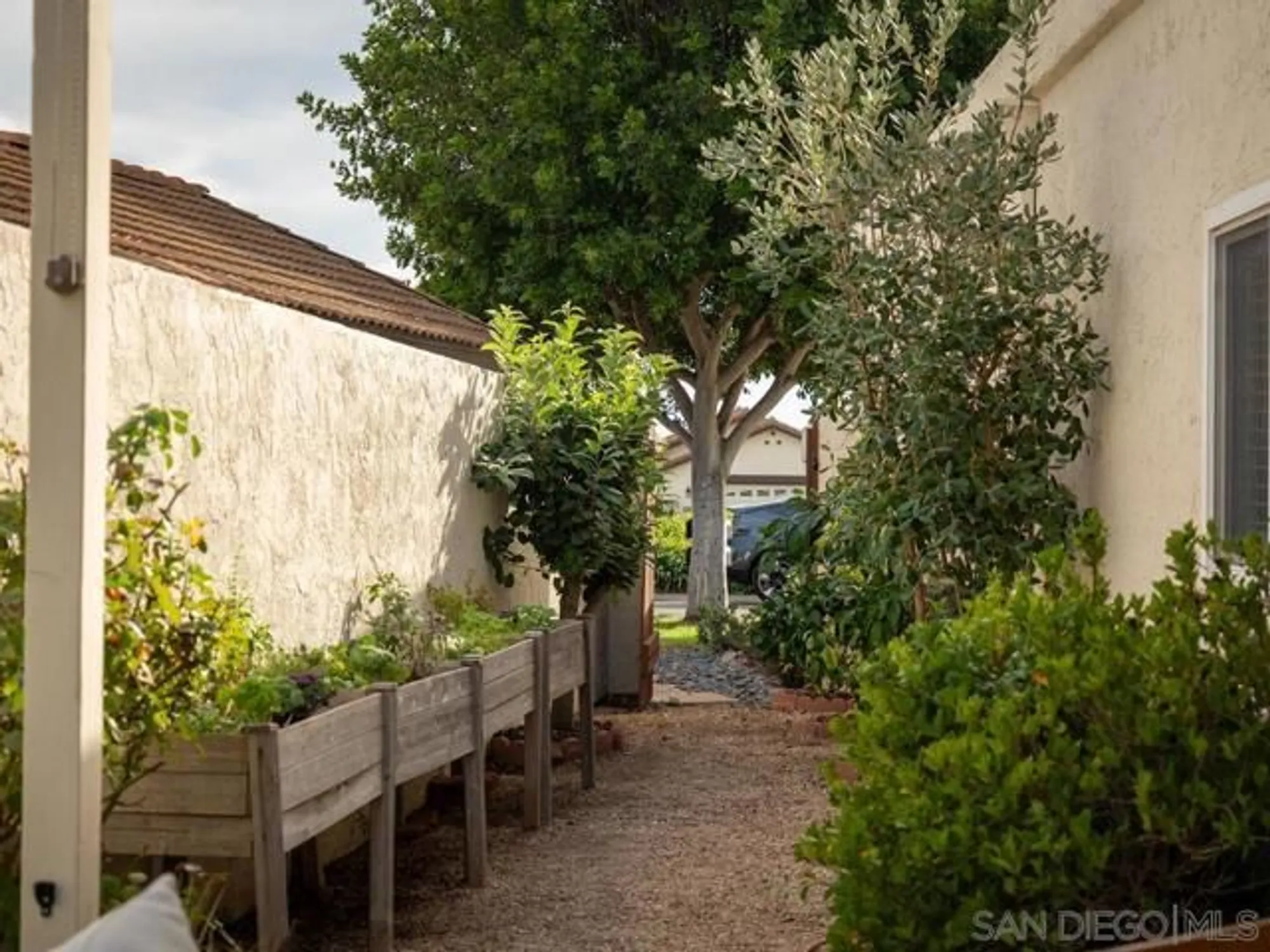 Property Slideshow image 21 of 68 | 12872 circulo dardo, San Diego, CA, 92128