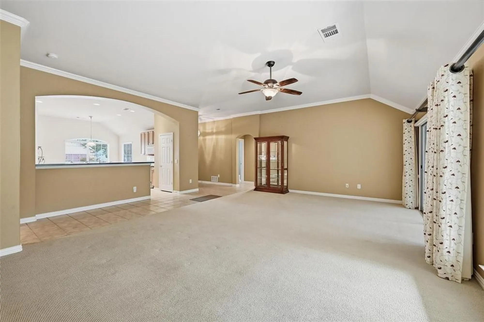 Property Slideshow image 5 of 39 | 10417 belvedere dr, Denton, TX, 76207