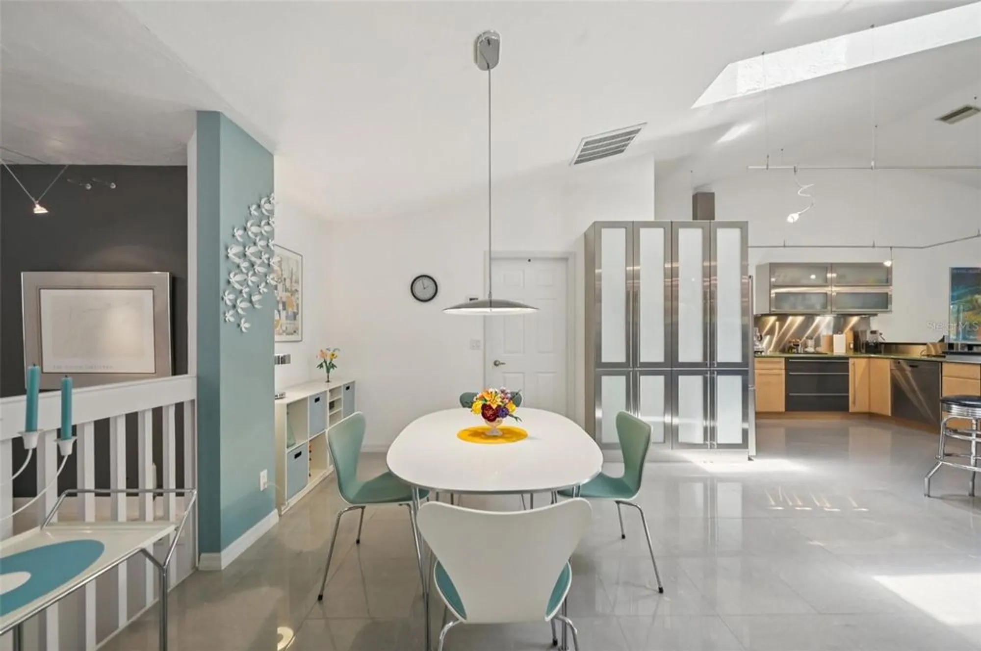 Property Slideshow image 10 of 42 | 5588 golf pointe dr # 1, Sarasota, FL, 34243