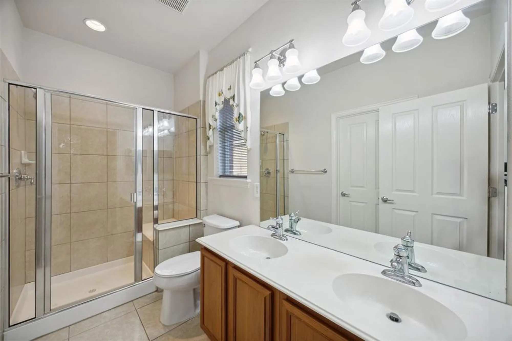 Property Slideshow image 18 of 34 | 7552 angel trace dr, Frisco, TX, 75036