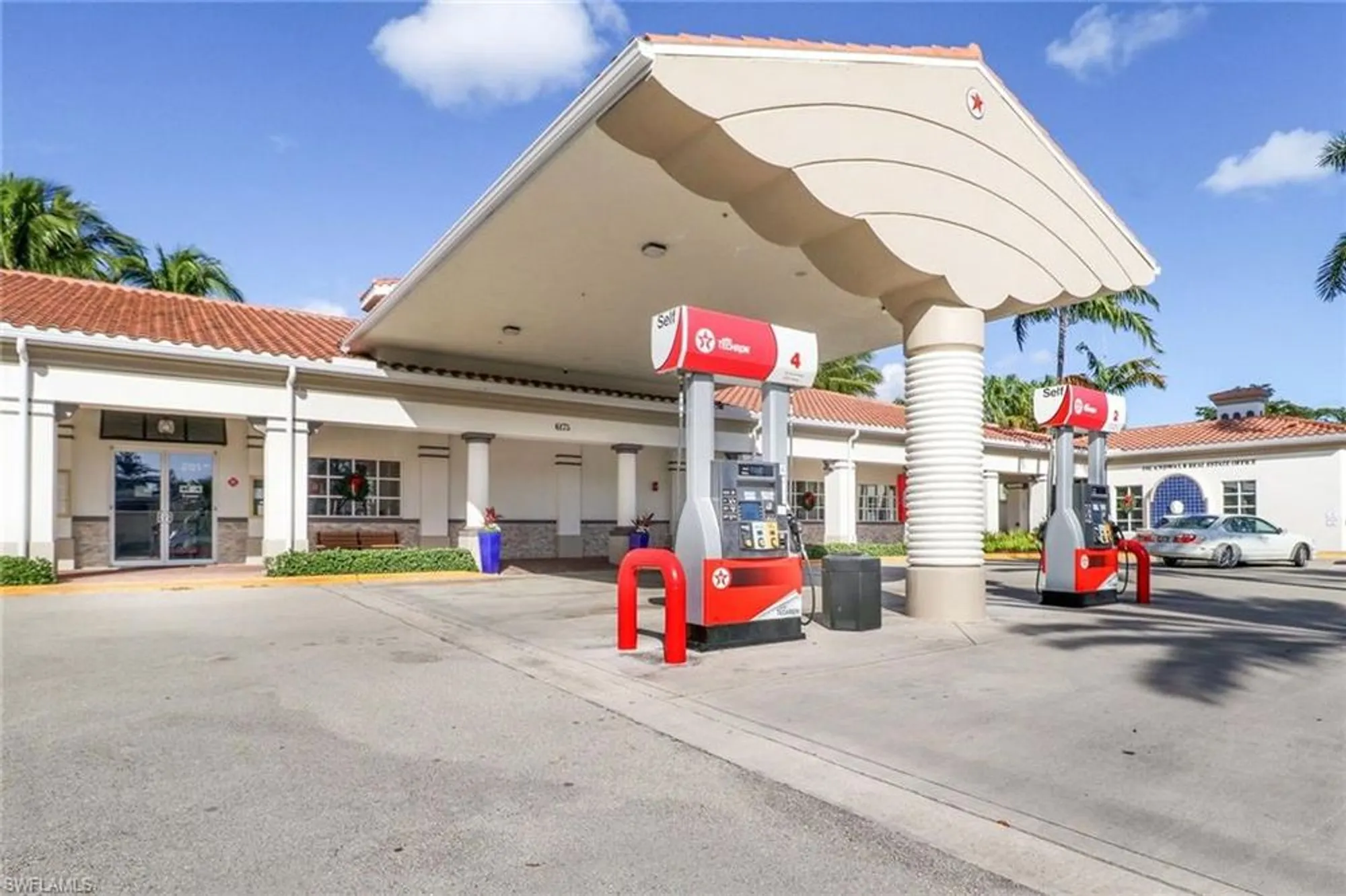 Property Slideshow image 41 of 42 | 5785 drummond way, Naples, FL, 34119