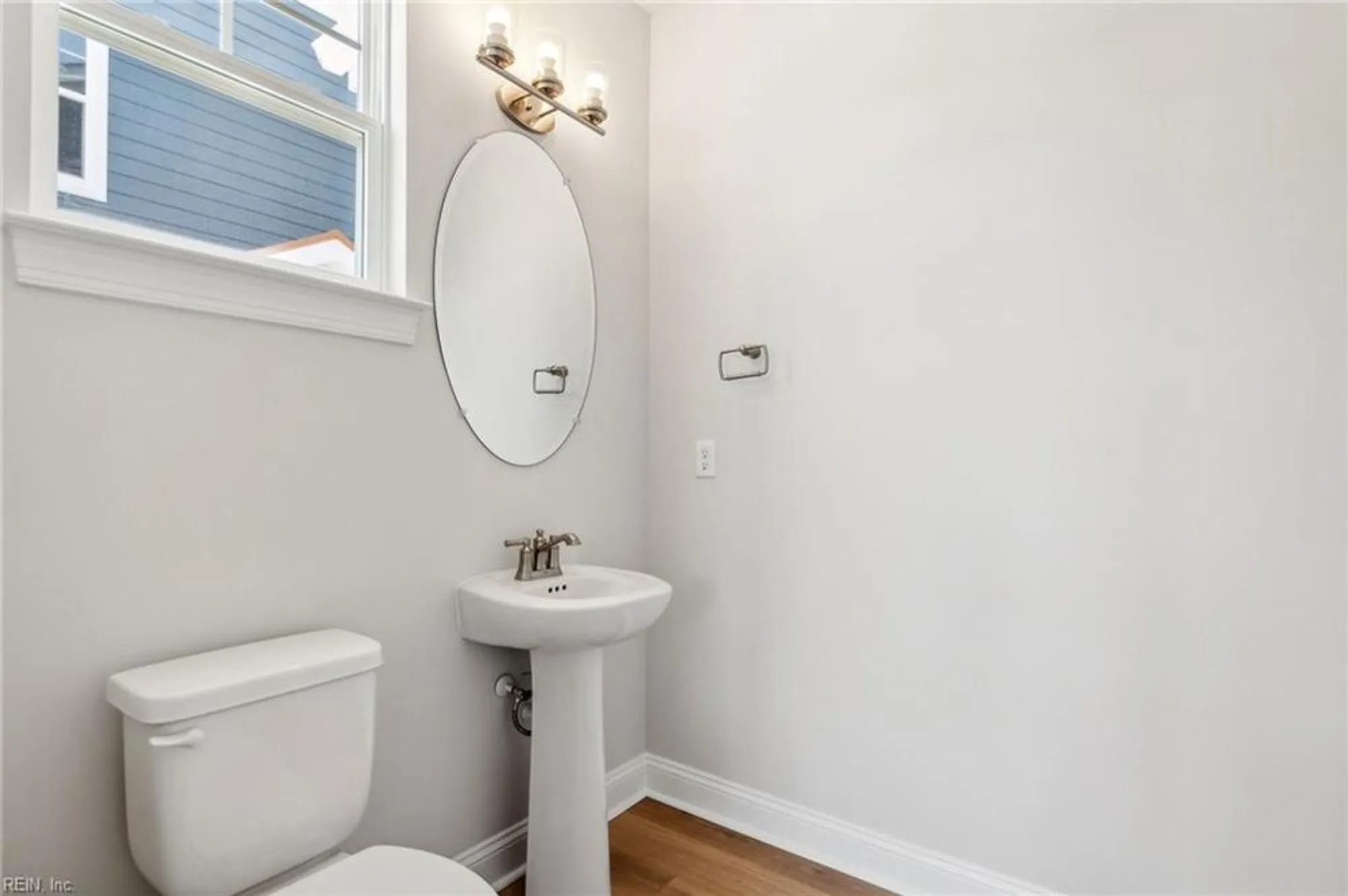 Property Slideshow image 8 of 27 | 2028 munro ln, Chesapeake, VA, 23322