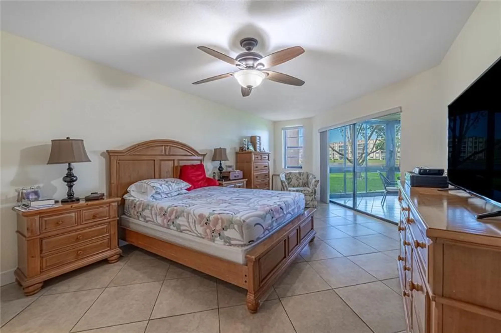 Property Slideshow image 19 of 50 | 7312 fairfax dr 102, Tamarac, FL, 33321
