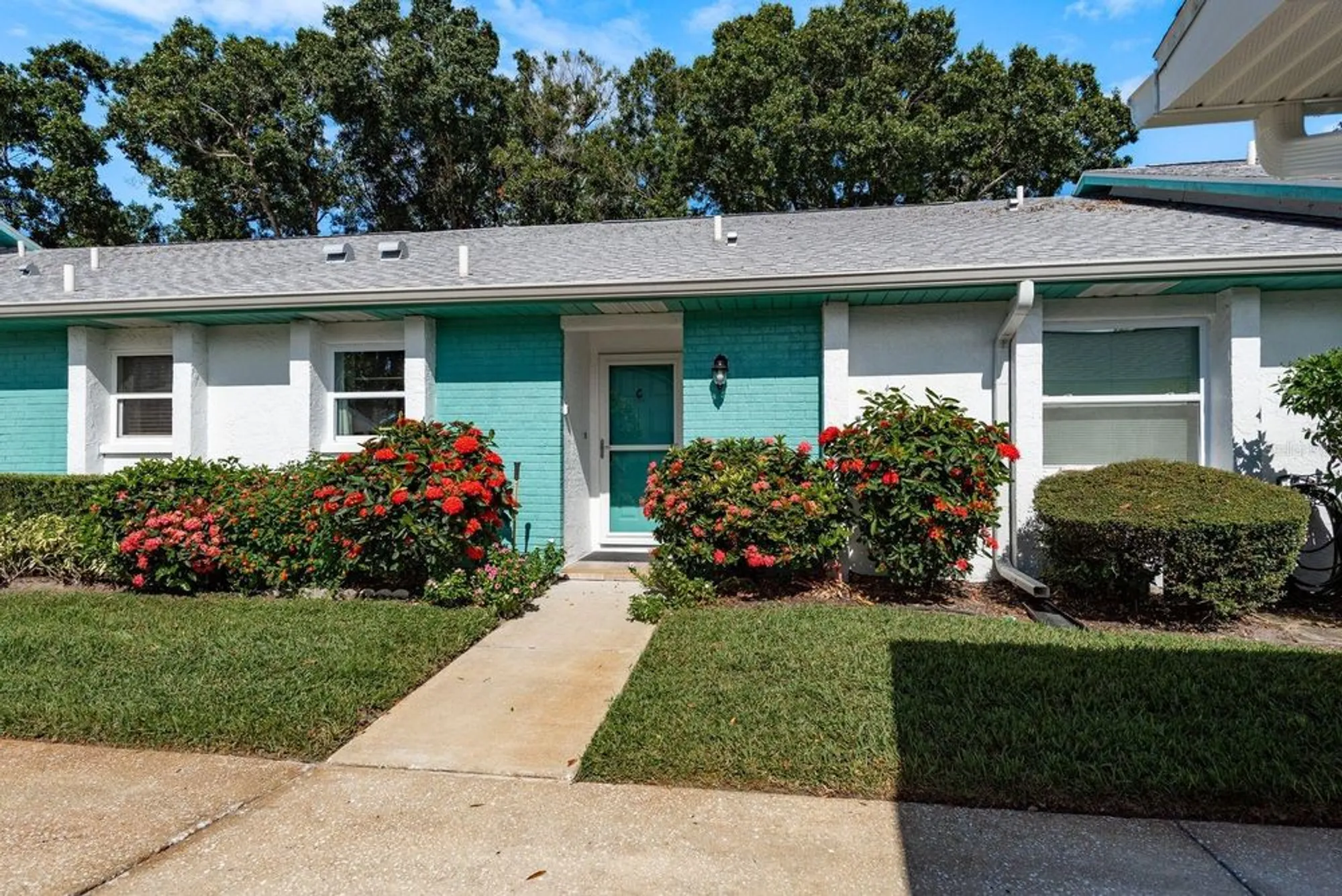 Property Slideshow image 1 of 62 | 1109 tartan dr c, Palm Harbor, FL, 34684