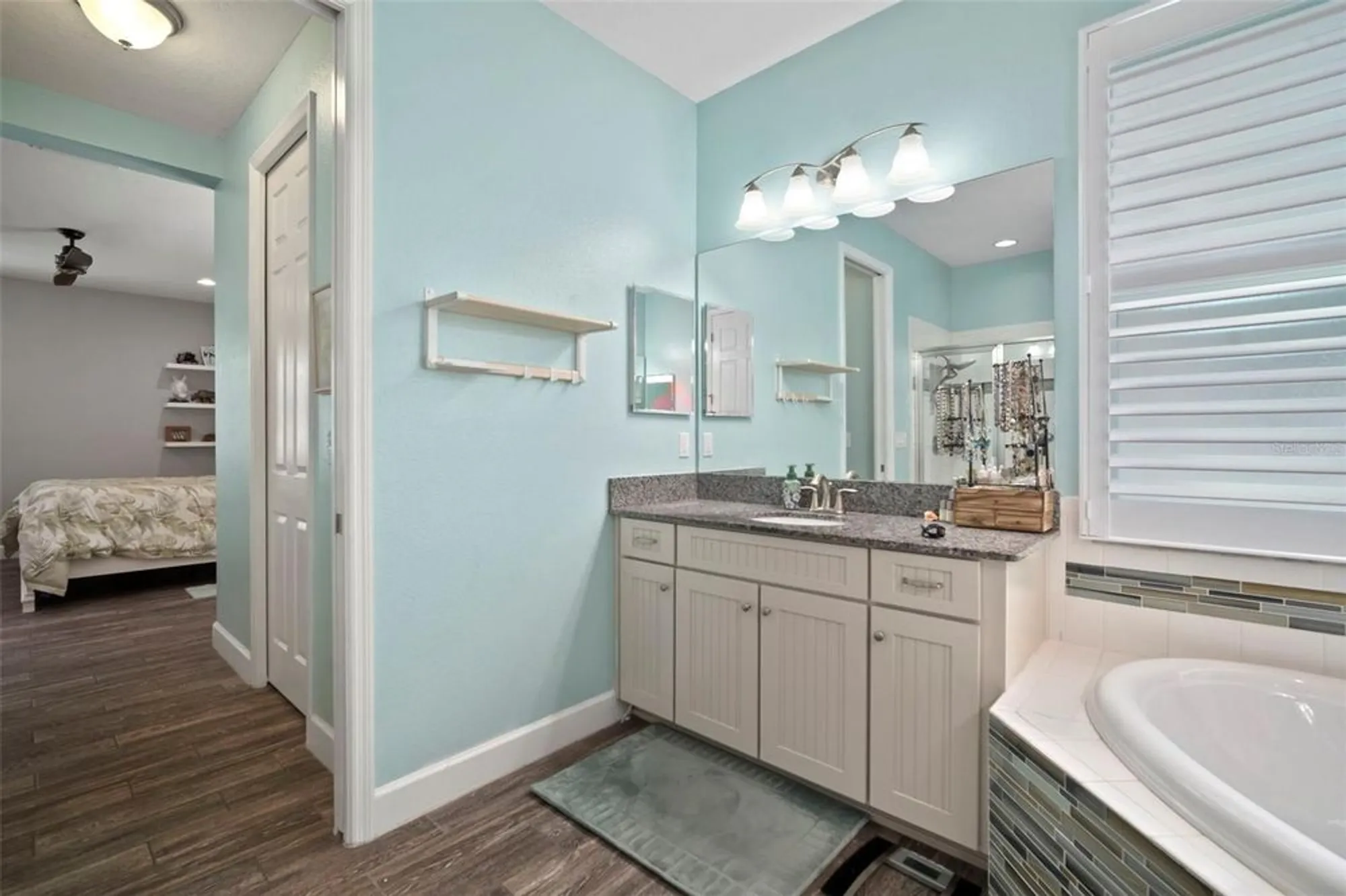 Property Slideshow image 36 of 94 | 5125 admiral pointe dr, Apollo Beach, FL, 33572