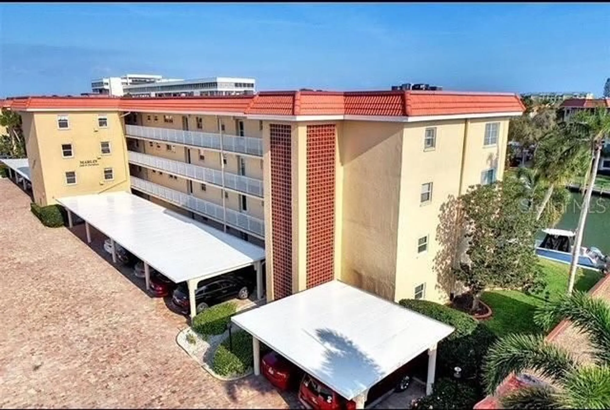 Property Slideshow image 2 of 20 | 1250 n portofino dr apt 408, Sarasota, FL, 34242