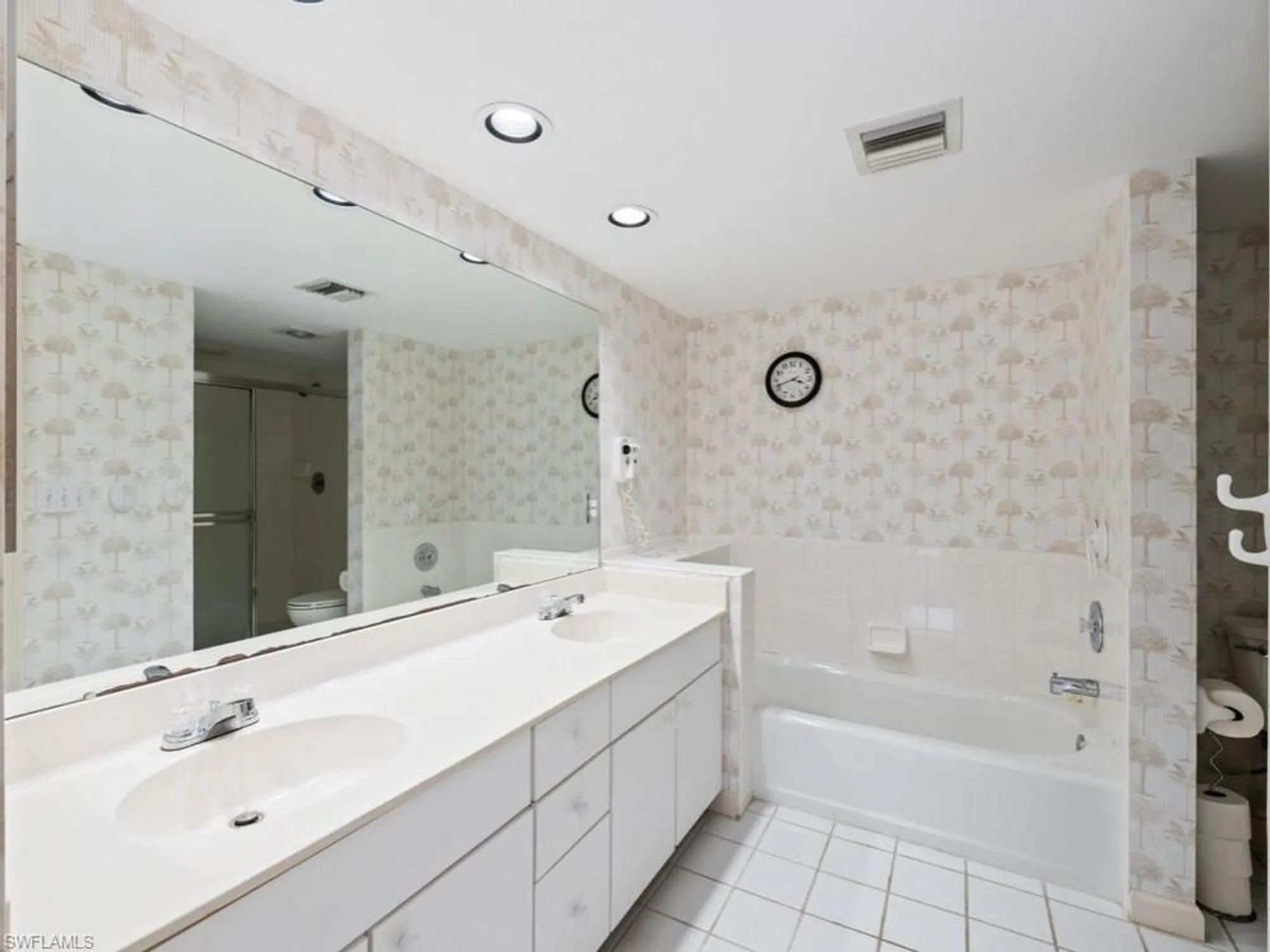 Property Slideshow image 13 of 29 | 4251 lake forest dr 211, Bonita Springs, FL, 34134