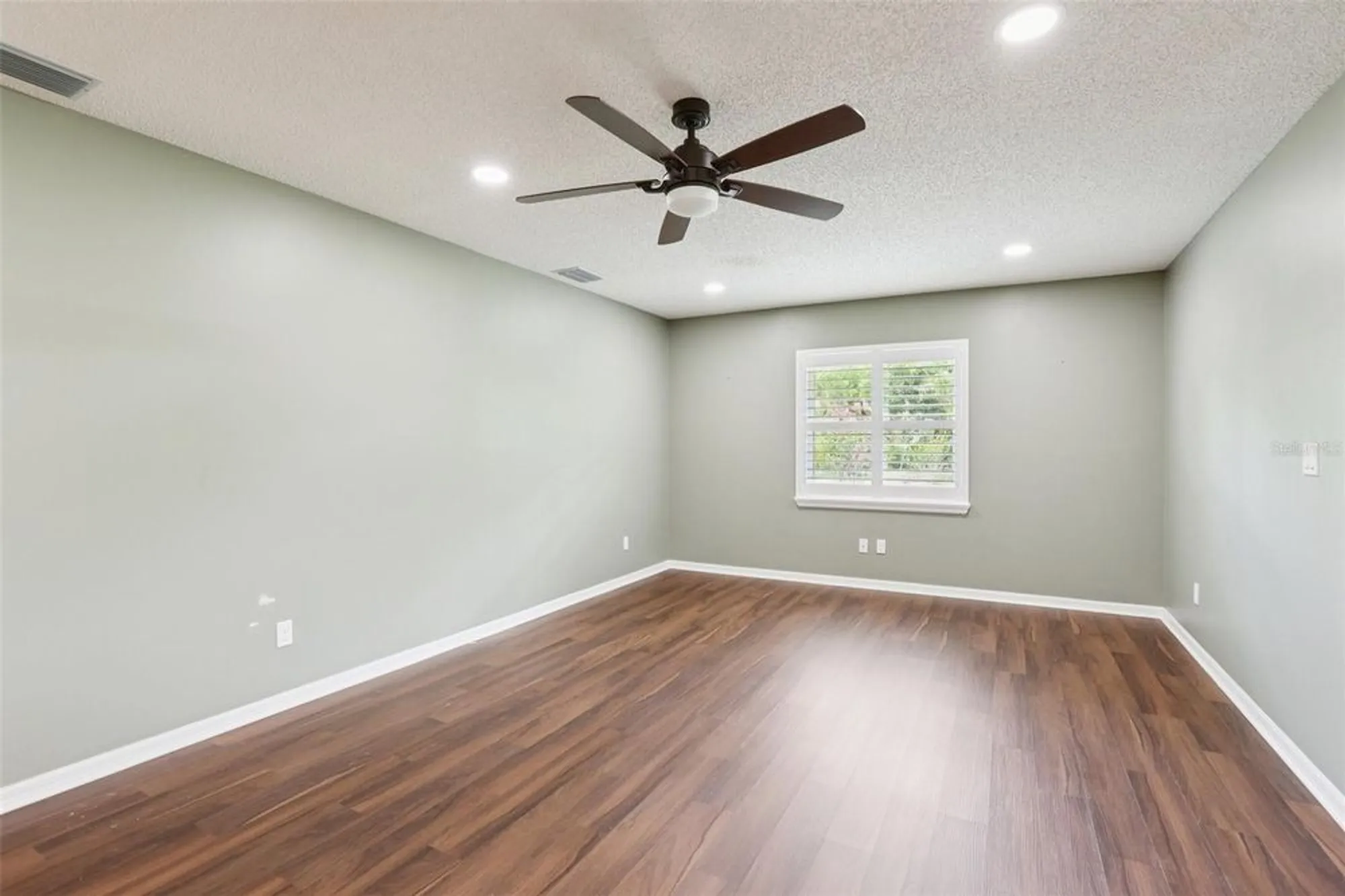 Property Slideshow image 15 of 72 | 1812 new bedford dr, Sun City Center, FL, 33573