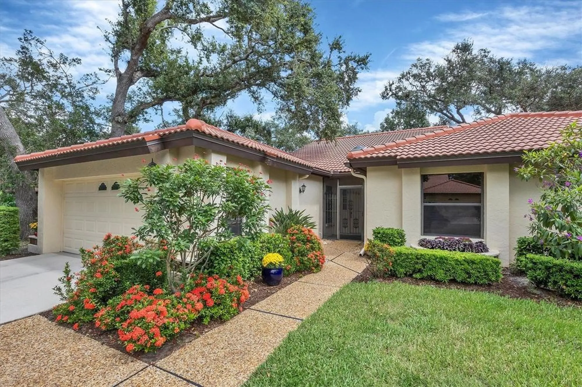 Property Slideshow image 1 of 94 | 7254 oak moss dr 72, Sarasota, FL, 34241
