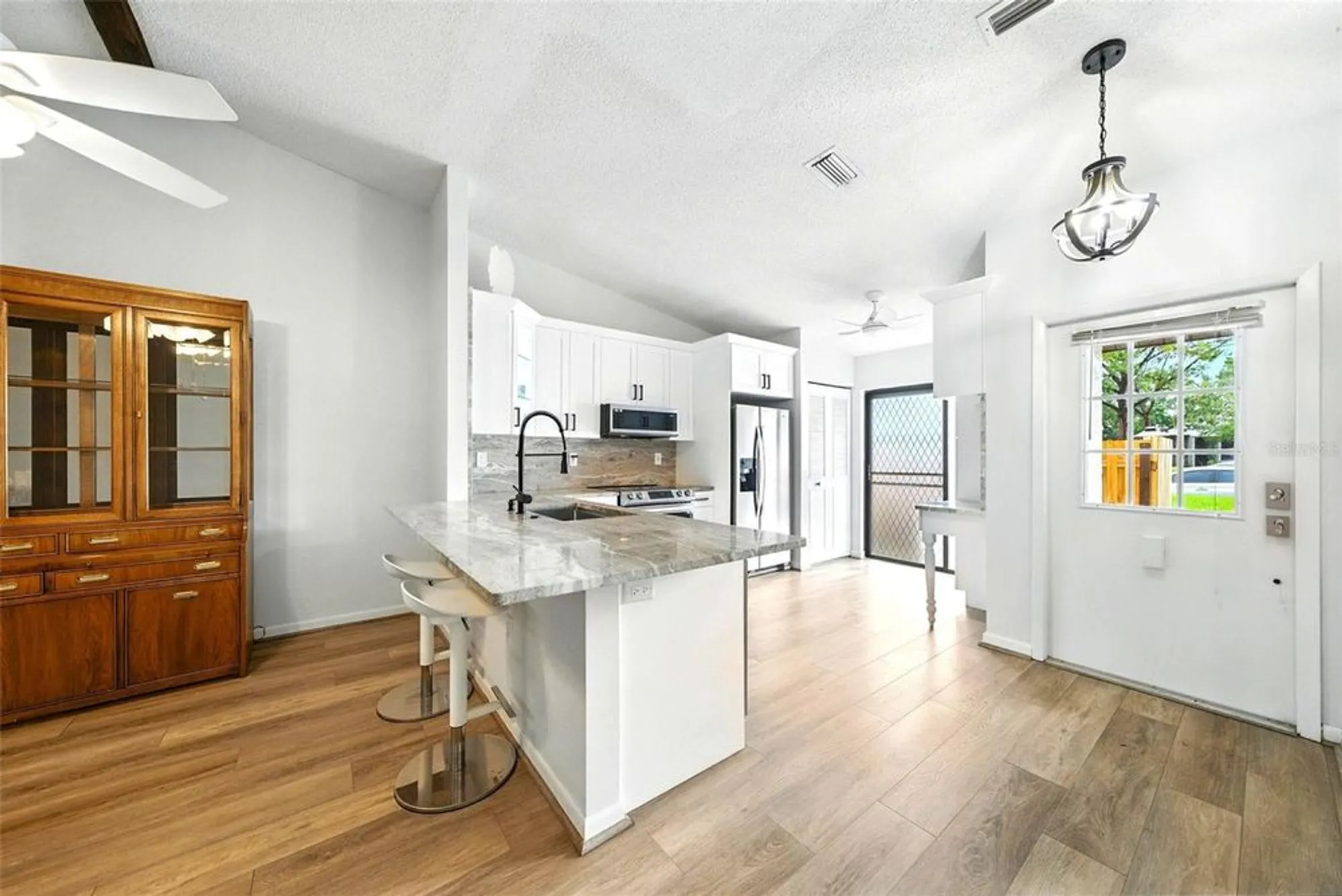 Property Slideshow image 16 of 44 | 1725 pine ridge way e, Palm Harbor, FL, 34684