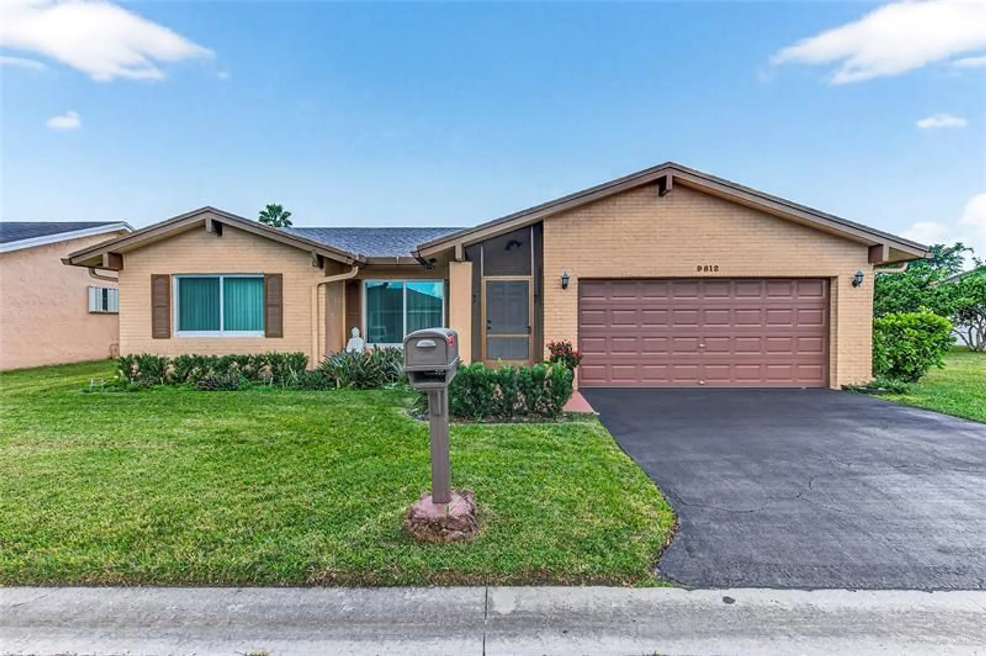 Property Slideshow image 46 of 50 | 9812 nw 75th ct, Tamarac, FL, 33321