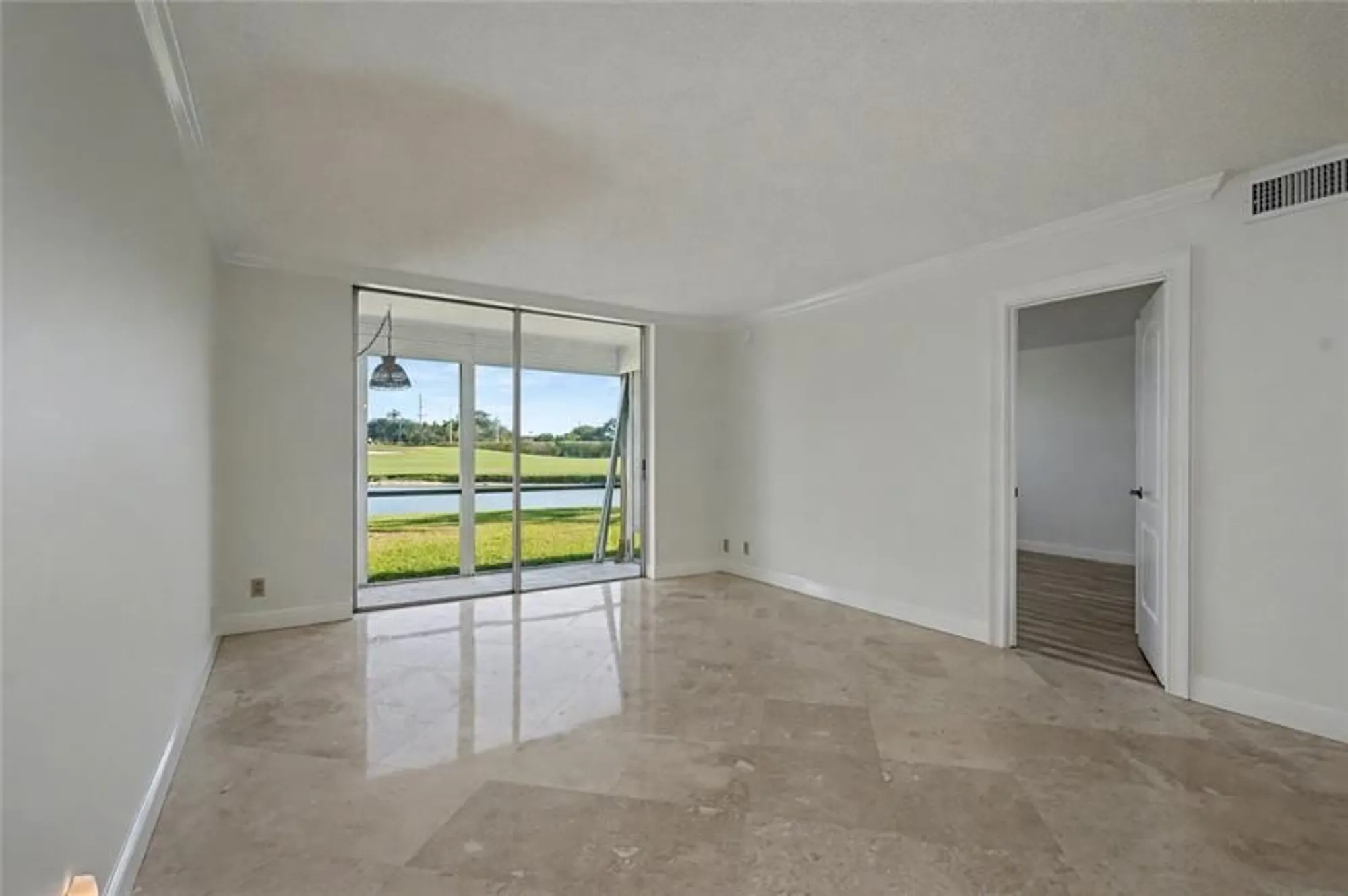 Property Slideshow image 14 of 56 | 9320 s hollybrook lake dr 103, Pembroke Pines, FL, 33025