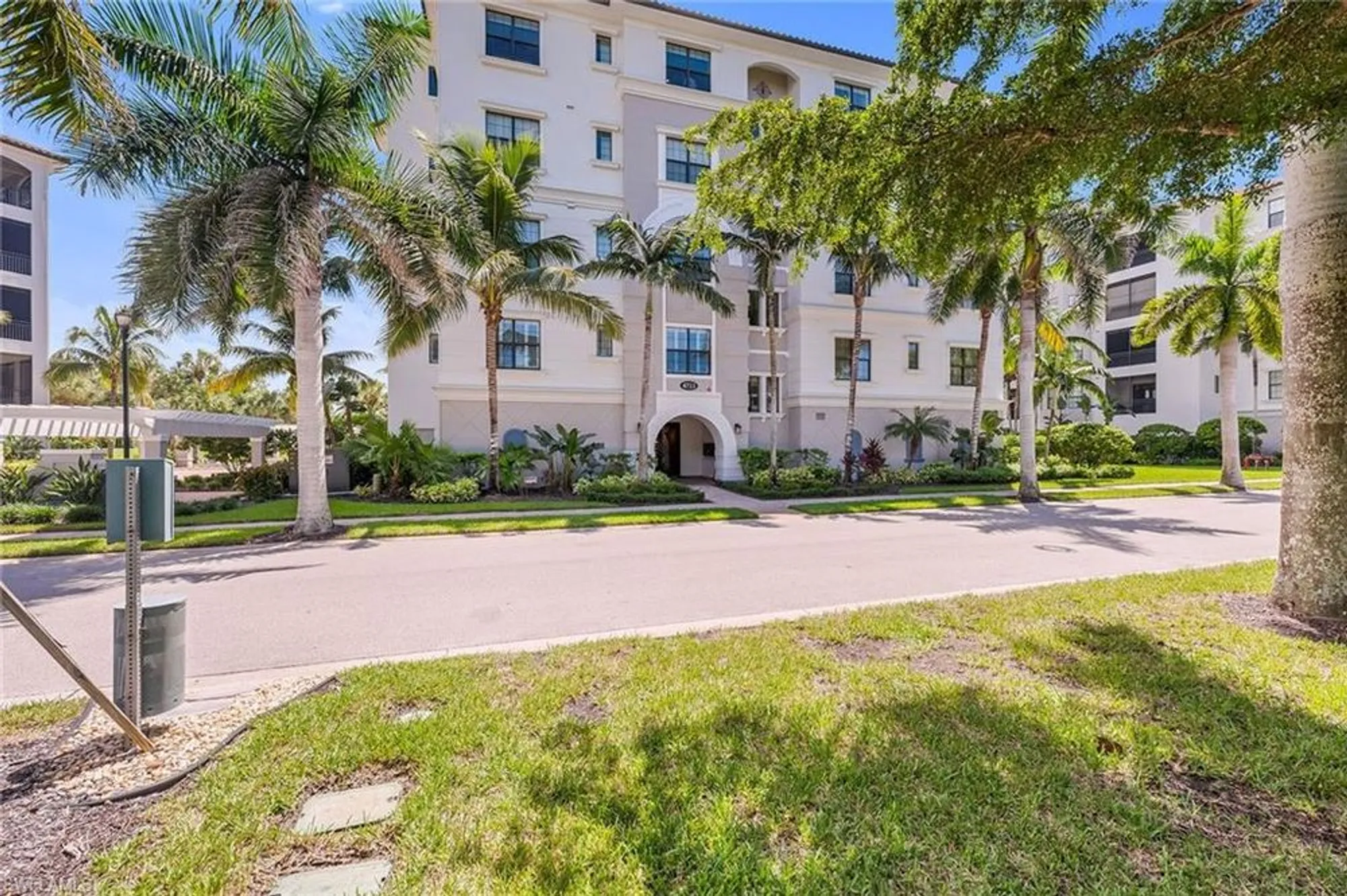 Property Slideshow image 23 of 28 | 4711 via del corso ln 402, Bonita Springs, FL, 34134