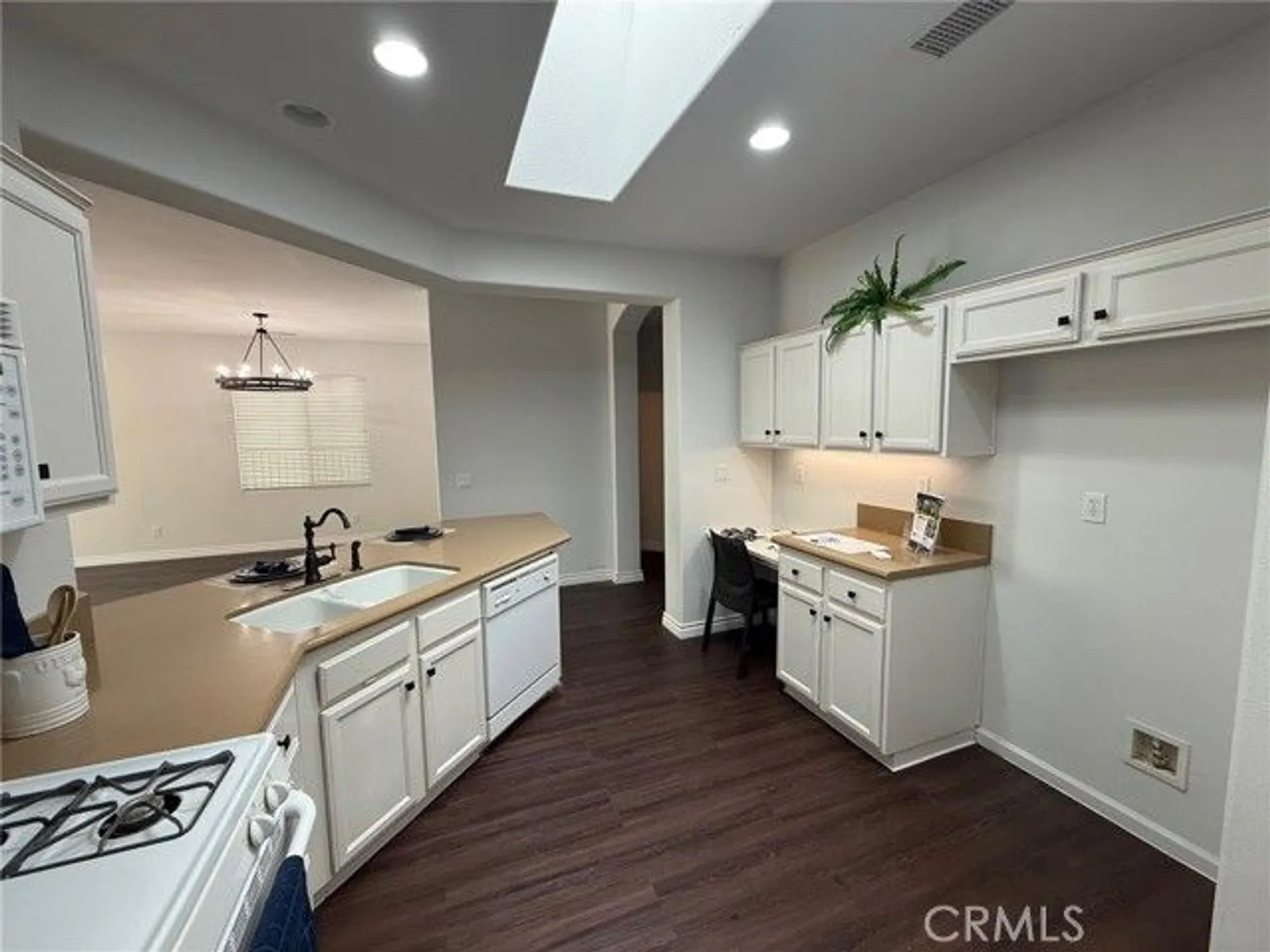 Property Slideshow image 14 of 21 | 9143 pinyon point ct, Corona, CA, 92883