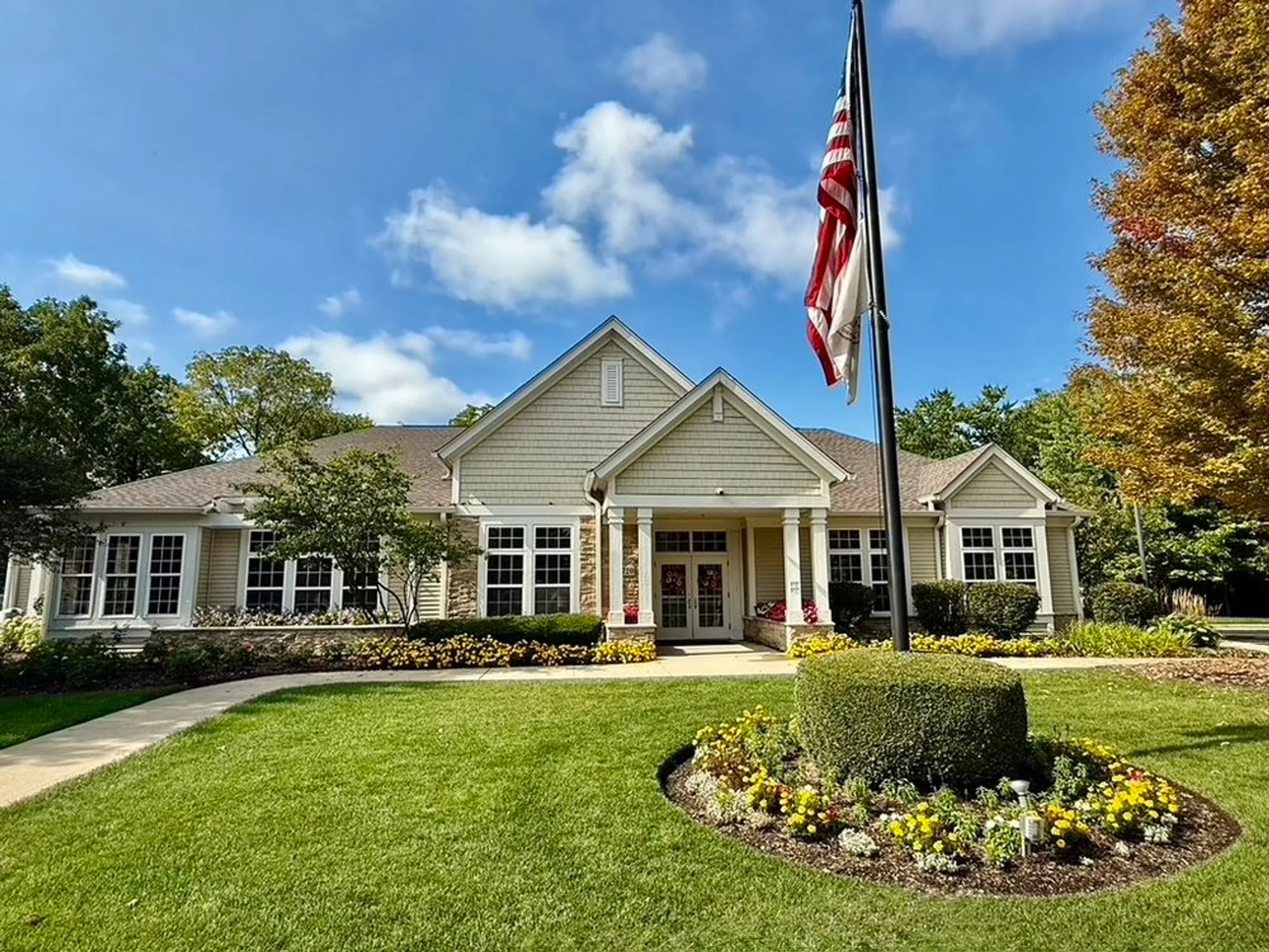 Property Slideshow image 24 of 25 | 1870 hampshire dr, Hoffman Estates, IL, 60192