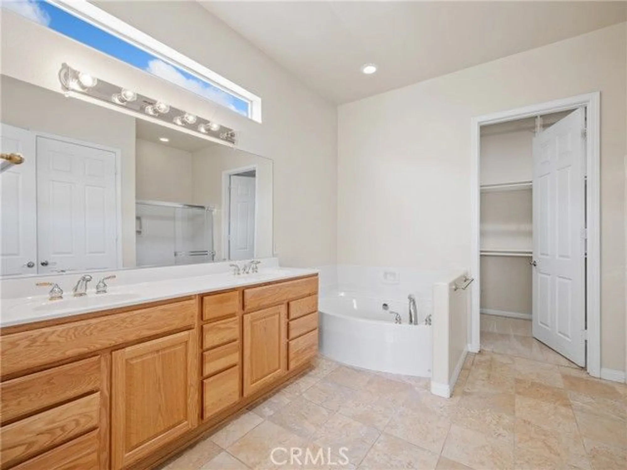 Property Slideshow image 25 of 38 | 19301 galloping hill rd, Apple Valley, CA, 92308