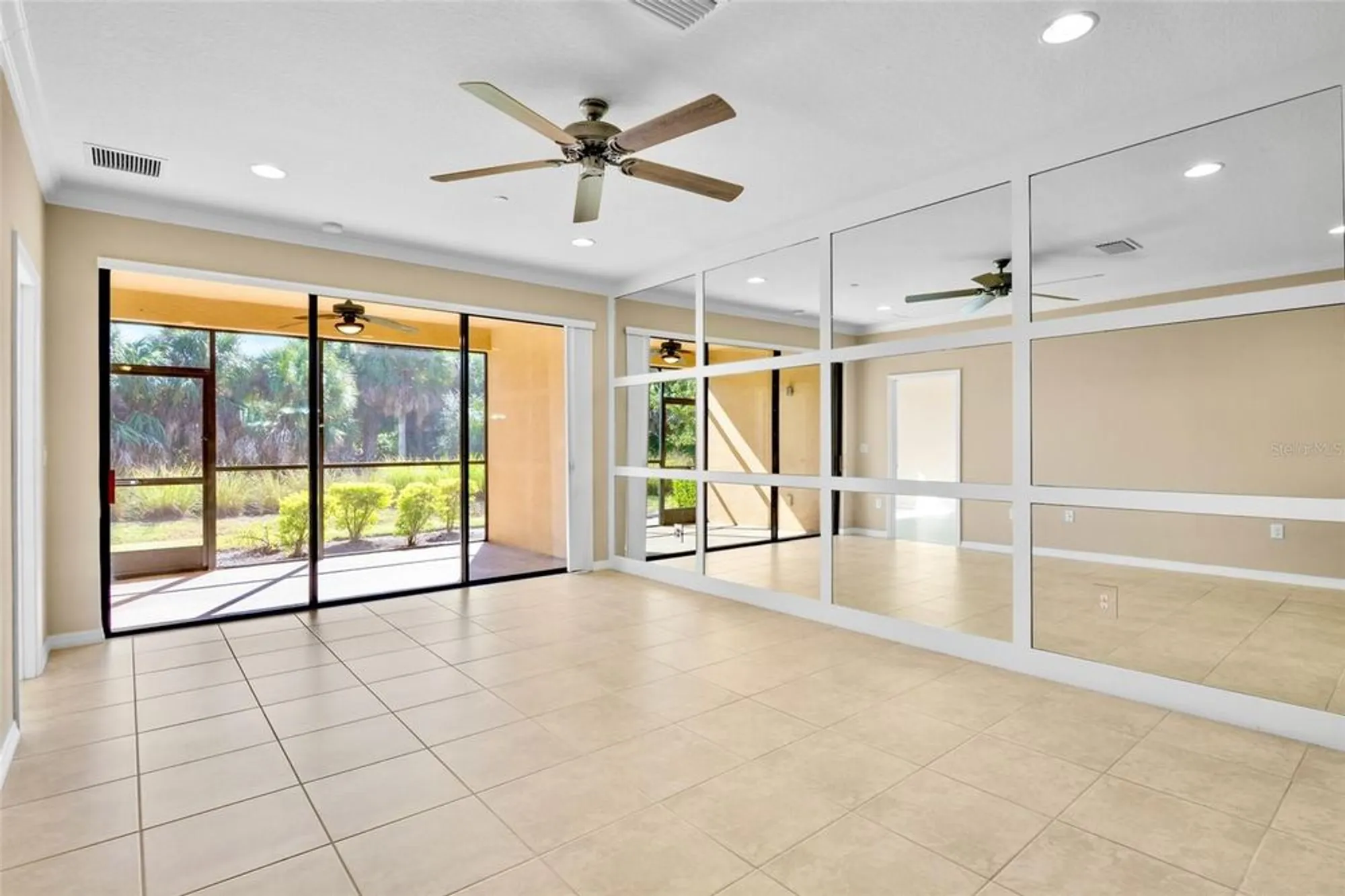 Property Slideshow image 16 of 49 | 5425 cicerone st 103, Sarasota, FL, 34238
